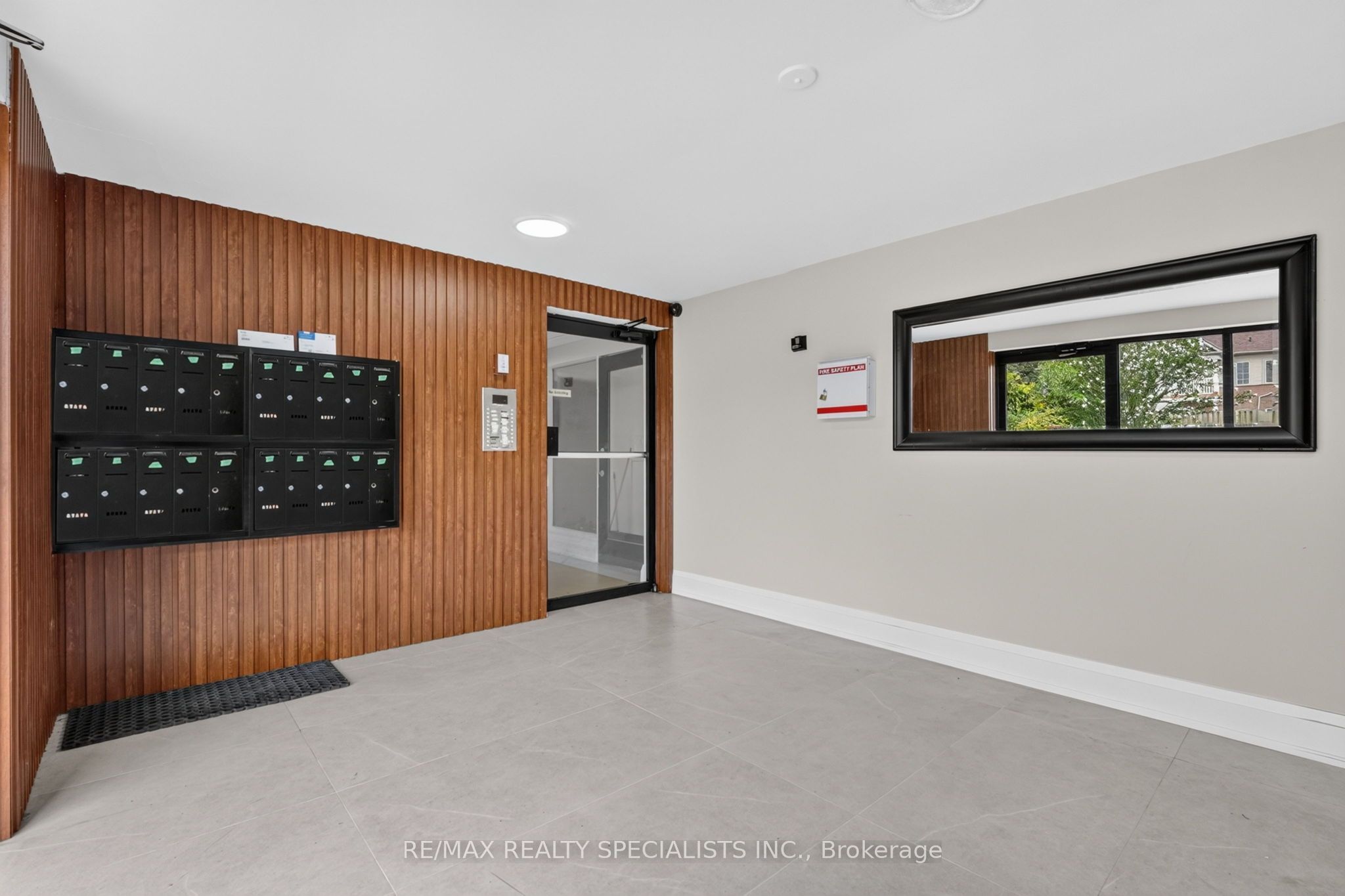 426 Queenston Street 33 Property Photo 28