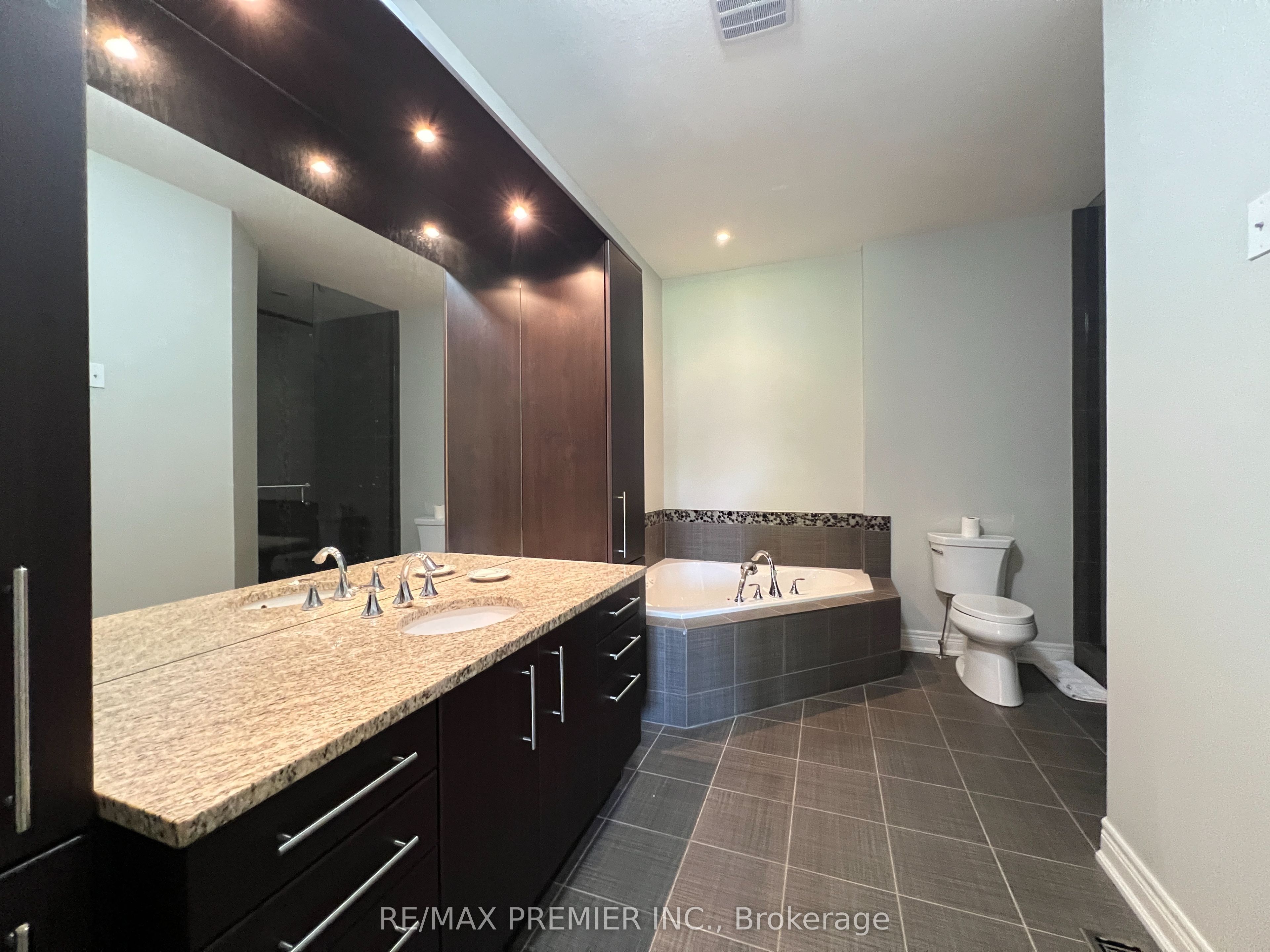7673 Green Vista Gate 140 Property Photo 17