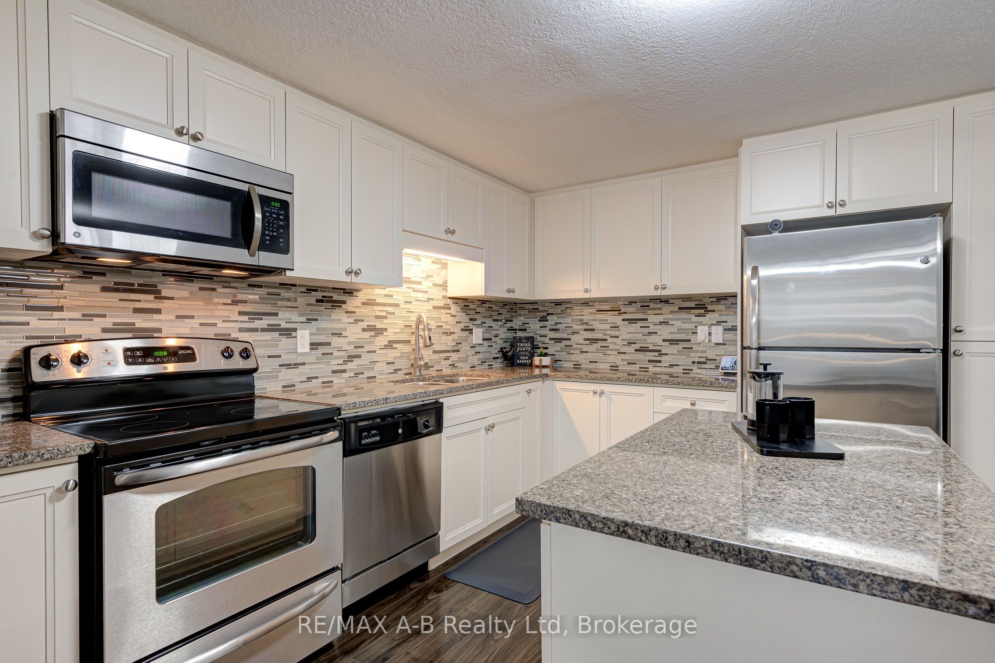 242 Rachel Crescent H Property Photo 12