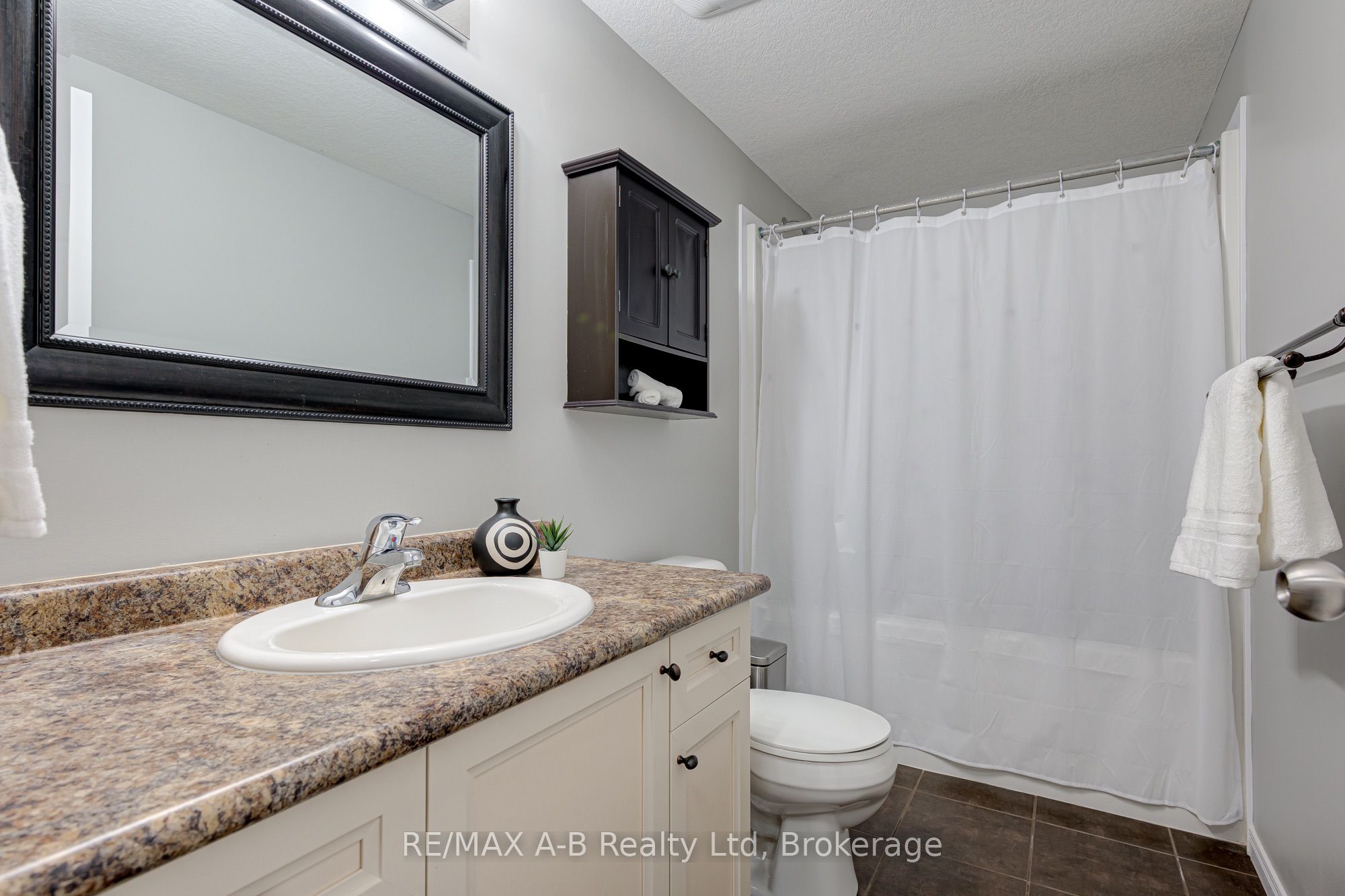 242 Rachel Crescent H Property Photo 17