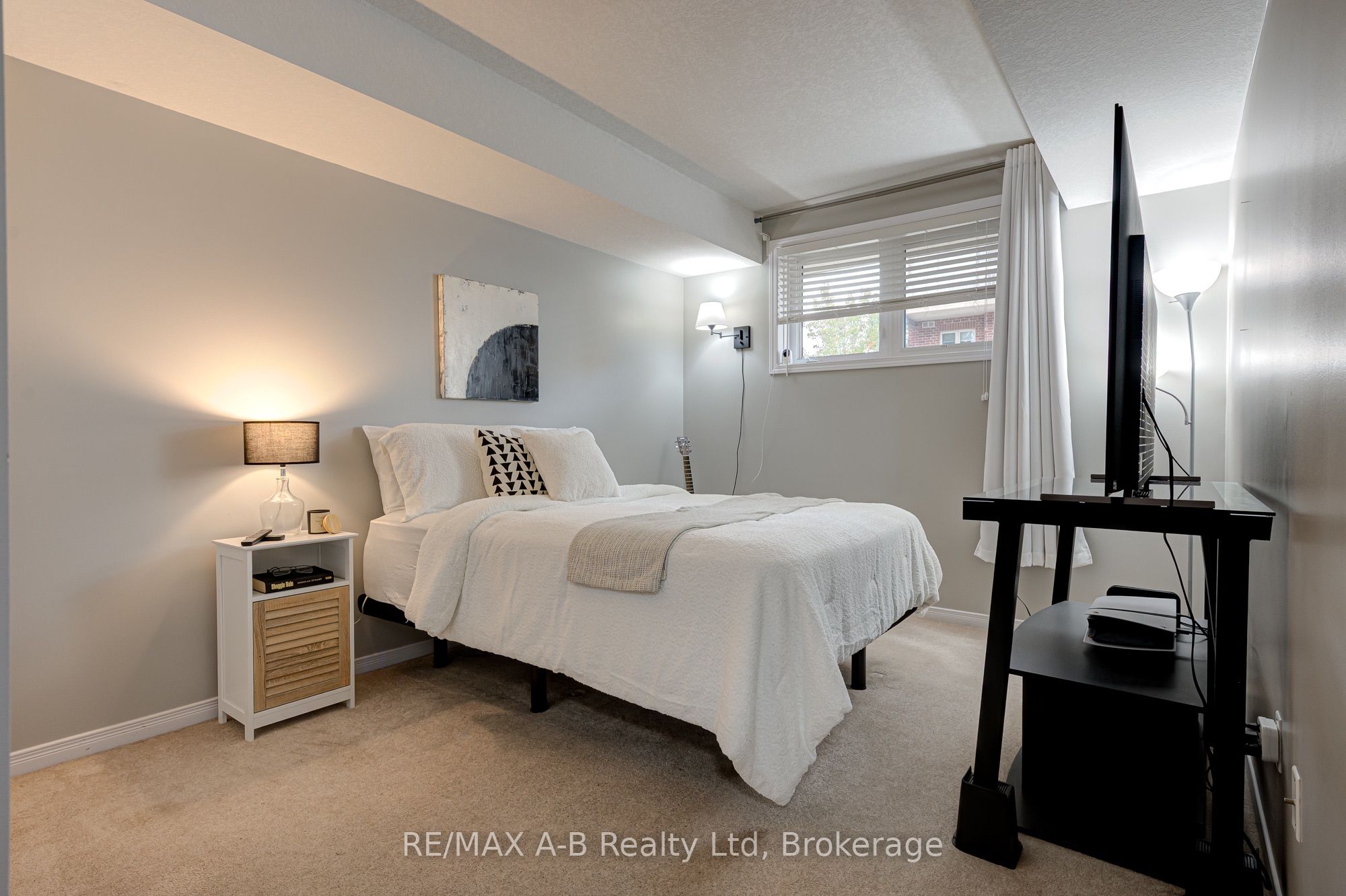 242 Rachel Crescent H Property Photo 18