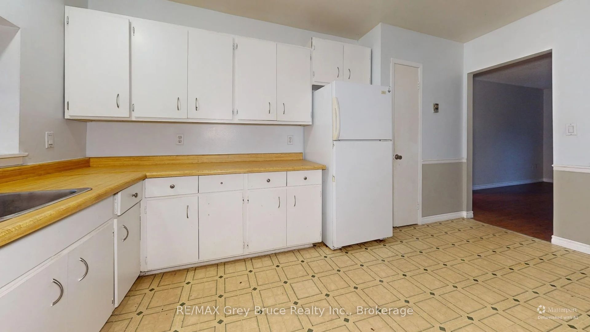 108 Queen Street N Unit 5 Property Photo 11