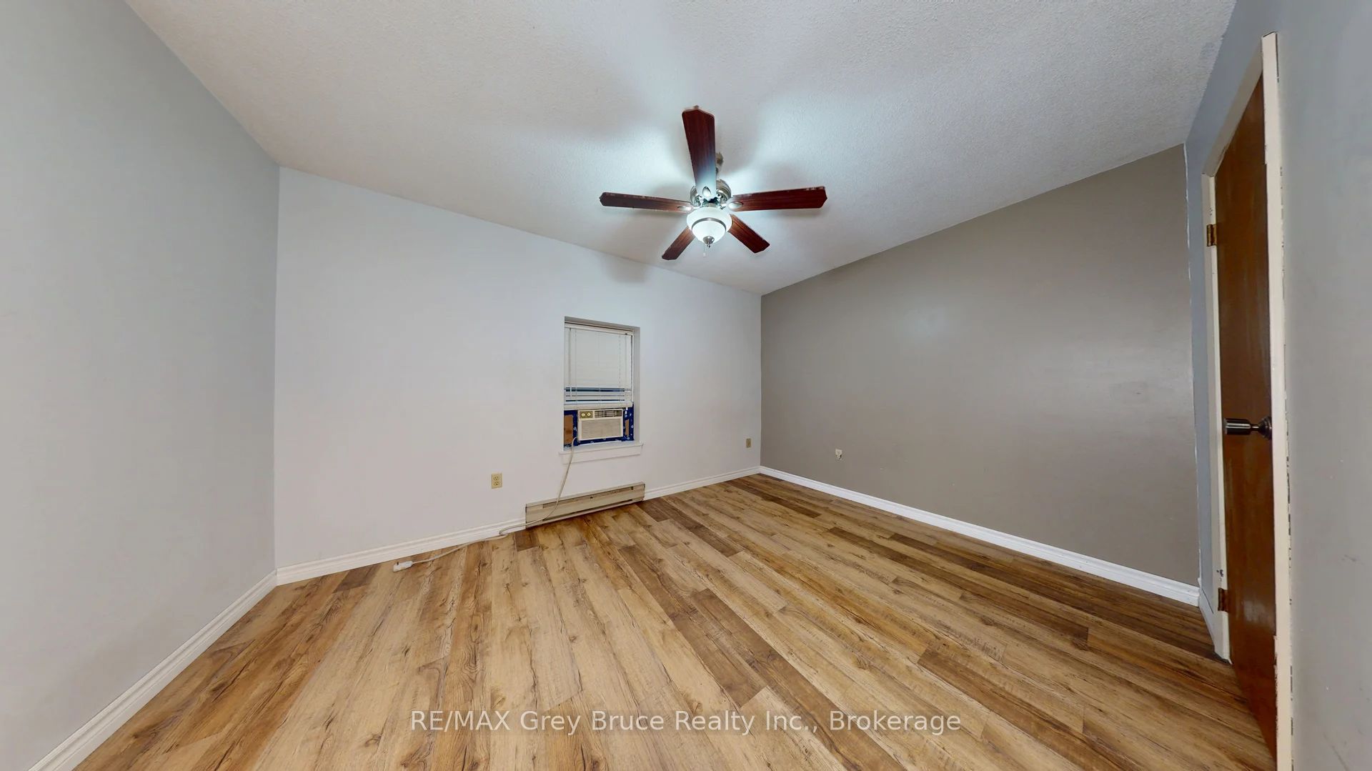 108 Queen Street N Unit 5 Property Photo 15