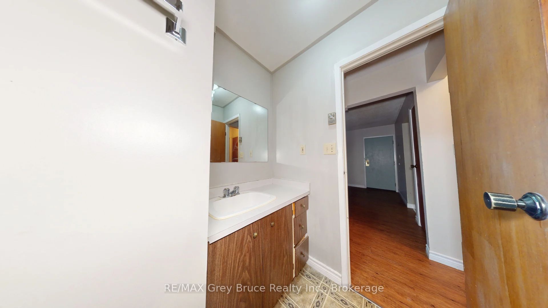 108 Queen Street N Unit 5 Property Photo 19