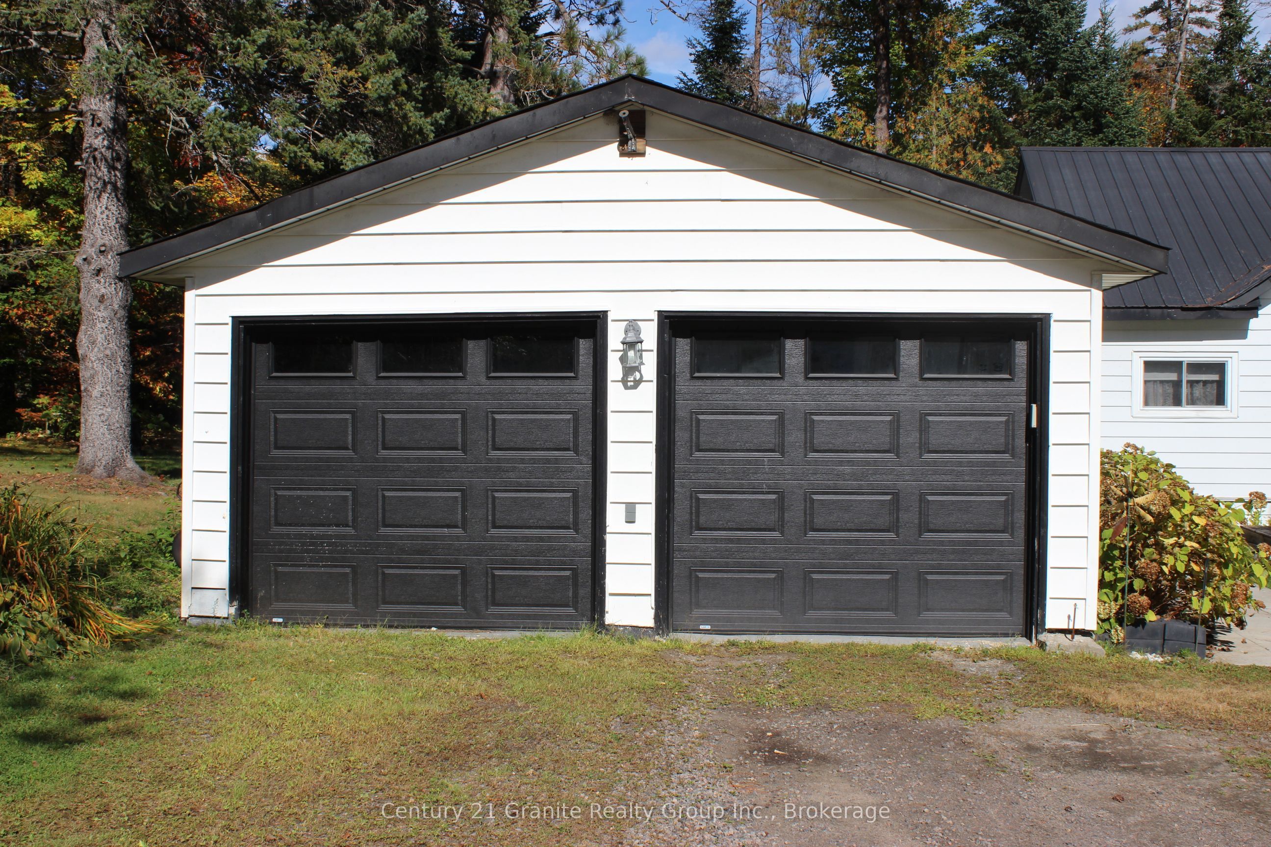 1051 Halls Lake Road Property Photo 3
