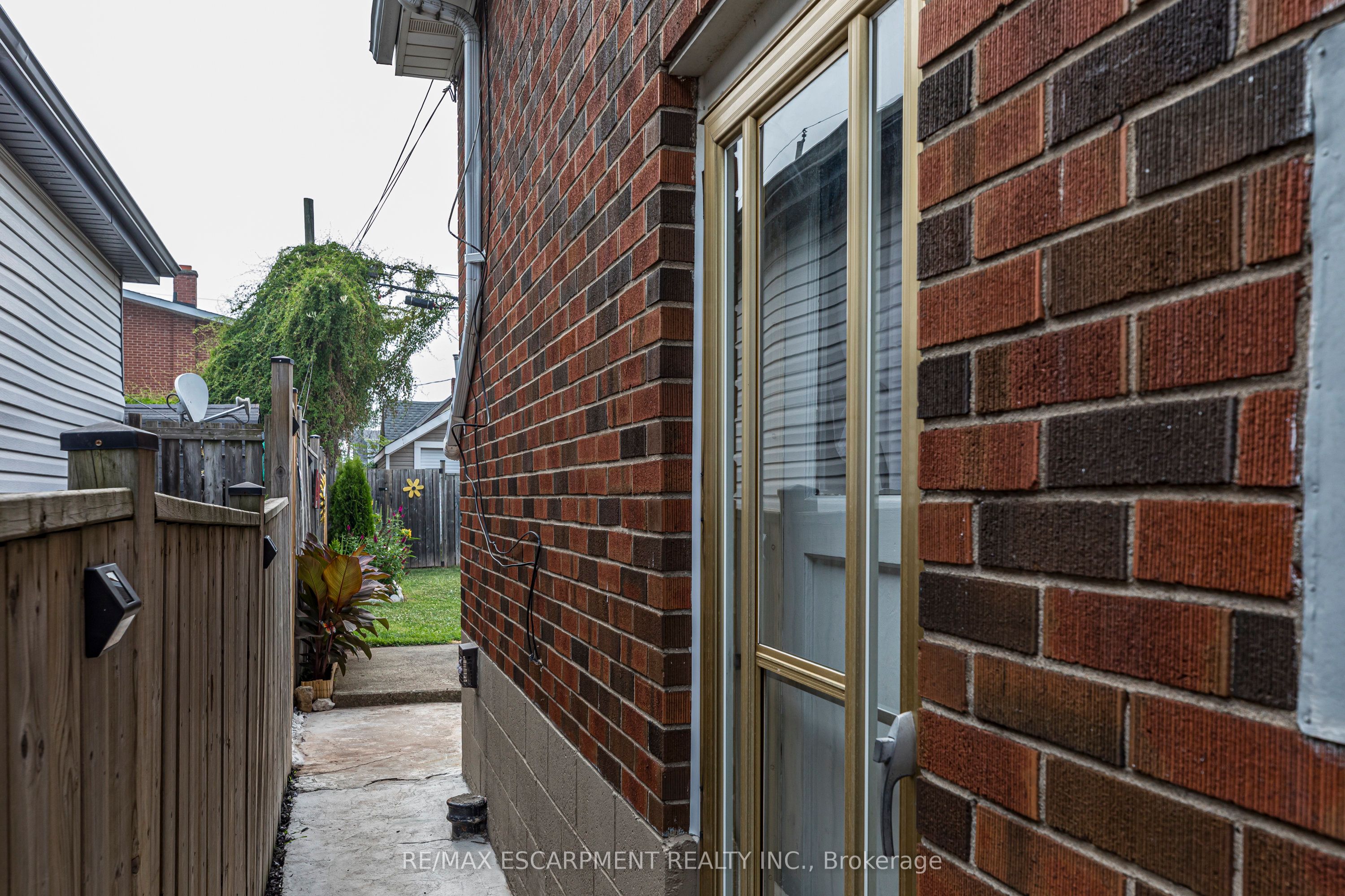 118 Julian Avenue Property Photo 35