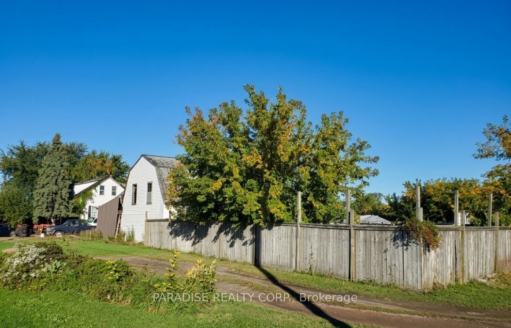 1078 Line 1 Road Property Photo 1