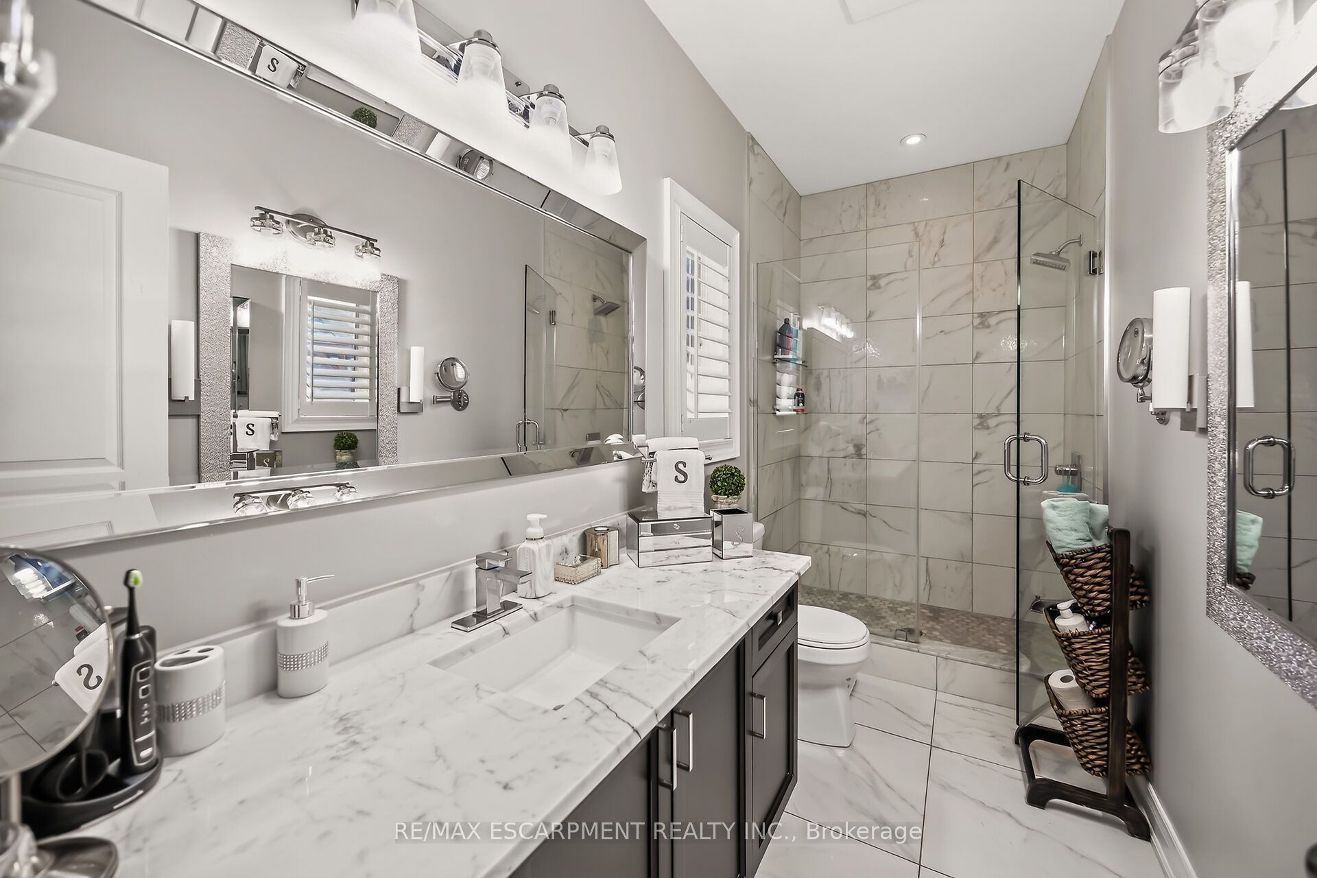 8165 Twenty Road E Property Photo 21