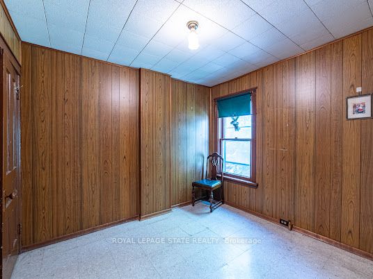 35 Sherman Avenue N Property Photo 17