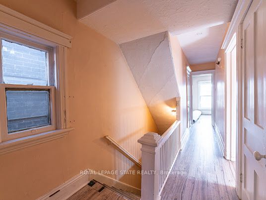 35 Sherman Avenue N Property Photo 19