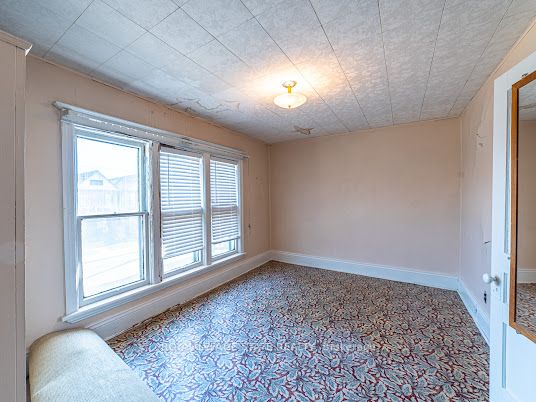 35 Sherman Avenue N Property Photo 22