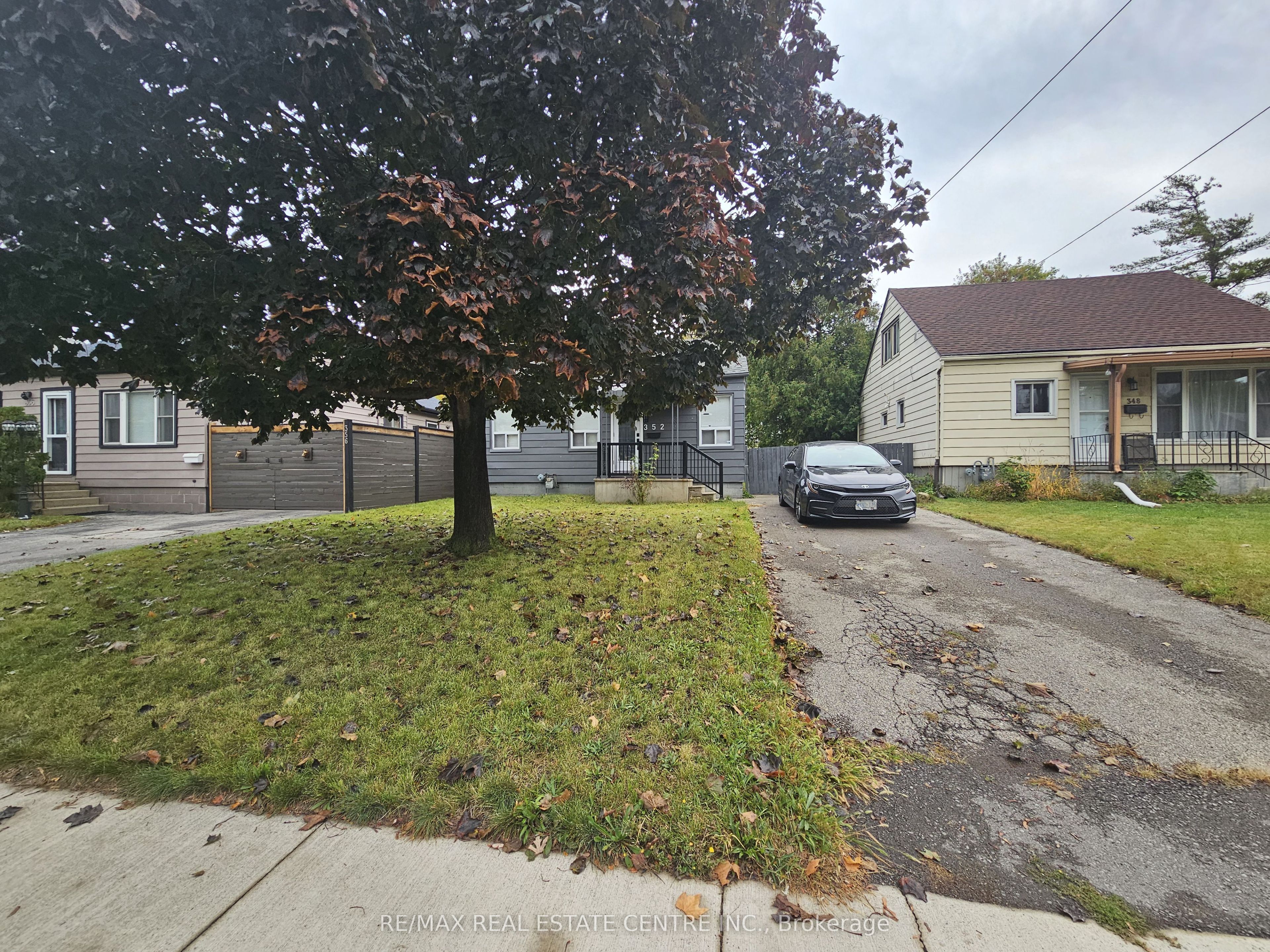 352 Weir Street N Property Photo 2