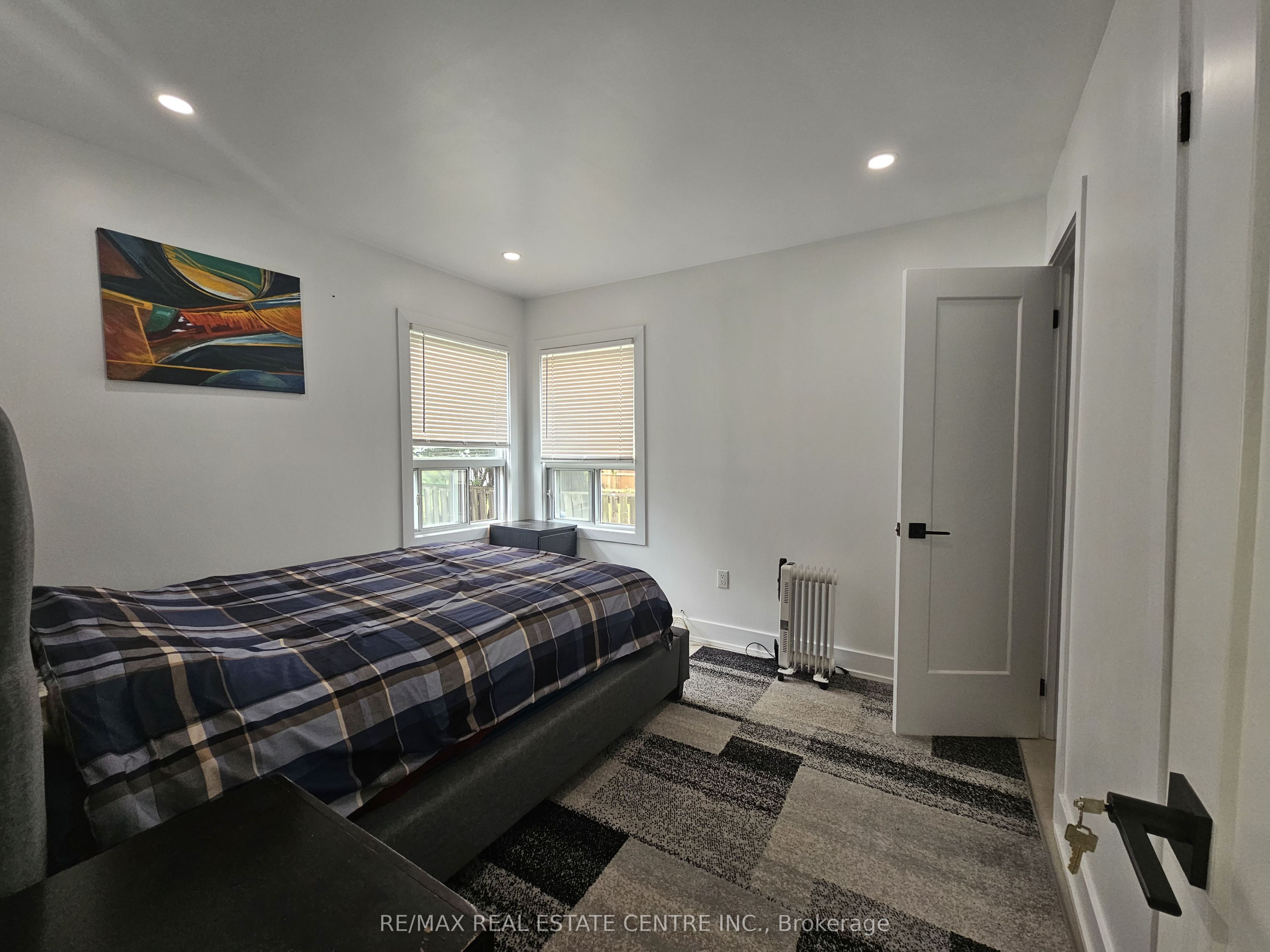 352 Weir Street N Property Photo 6