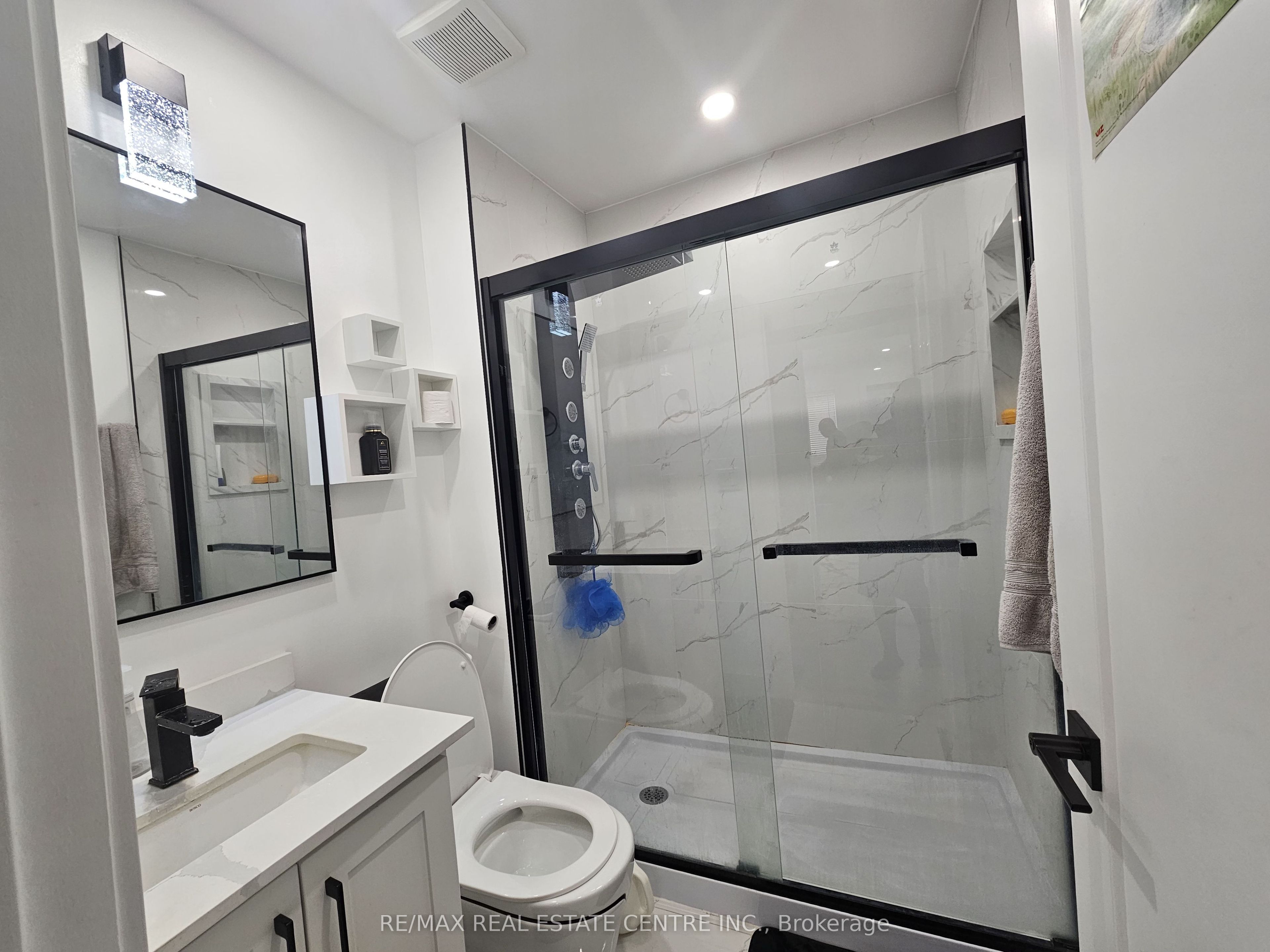 352 Weir Street N Property Photo 8