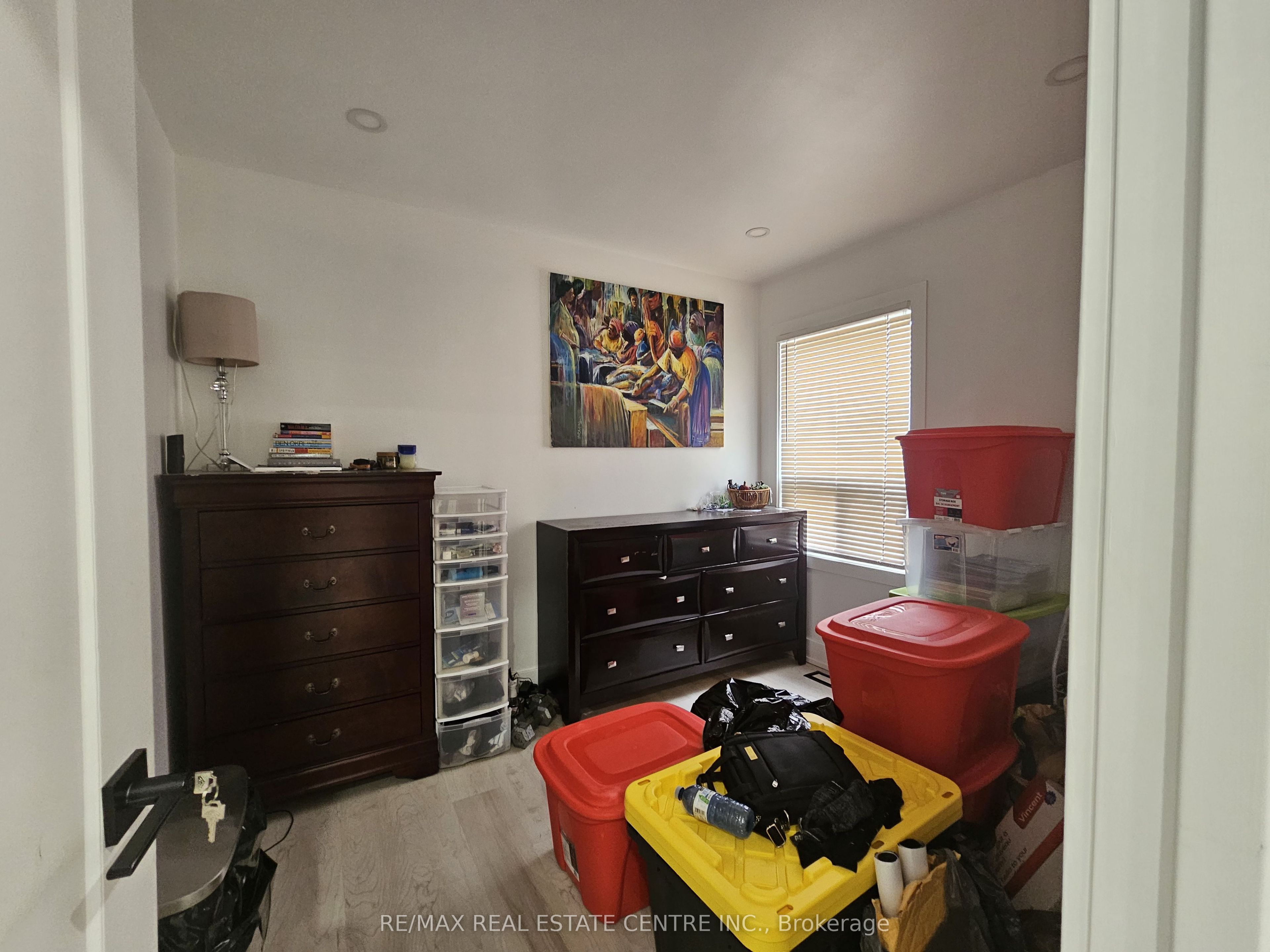 352 Weir Street N Property Photo 11