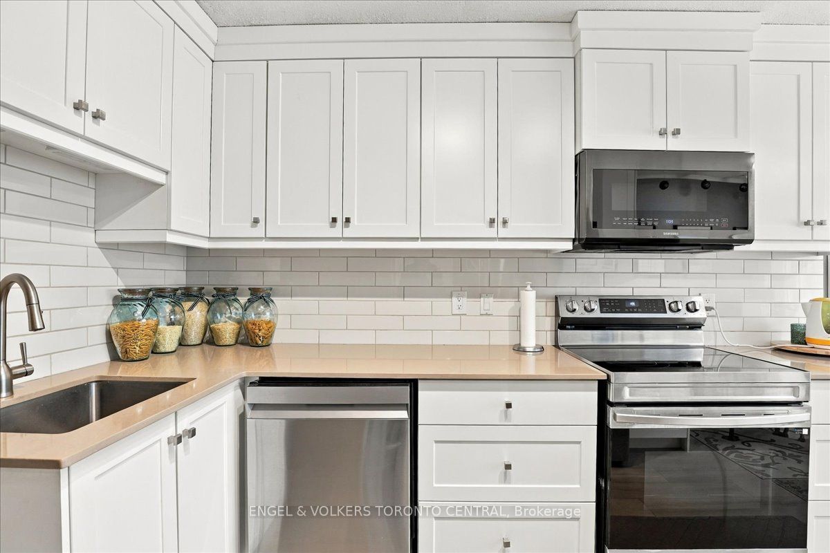 30 Green Valley Drive W #36 Property Photo 1