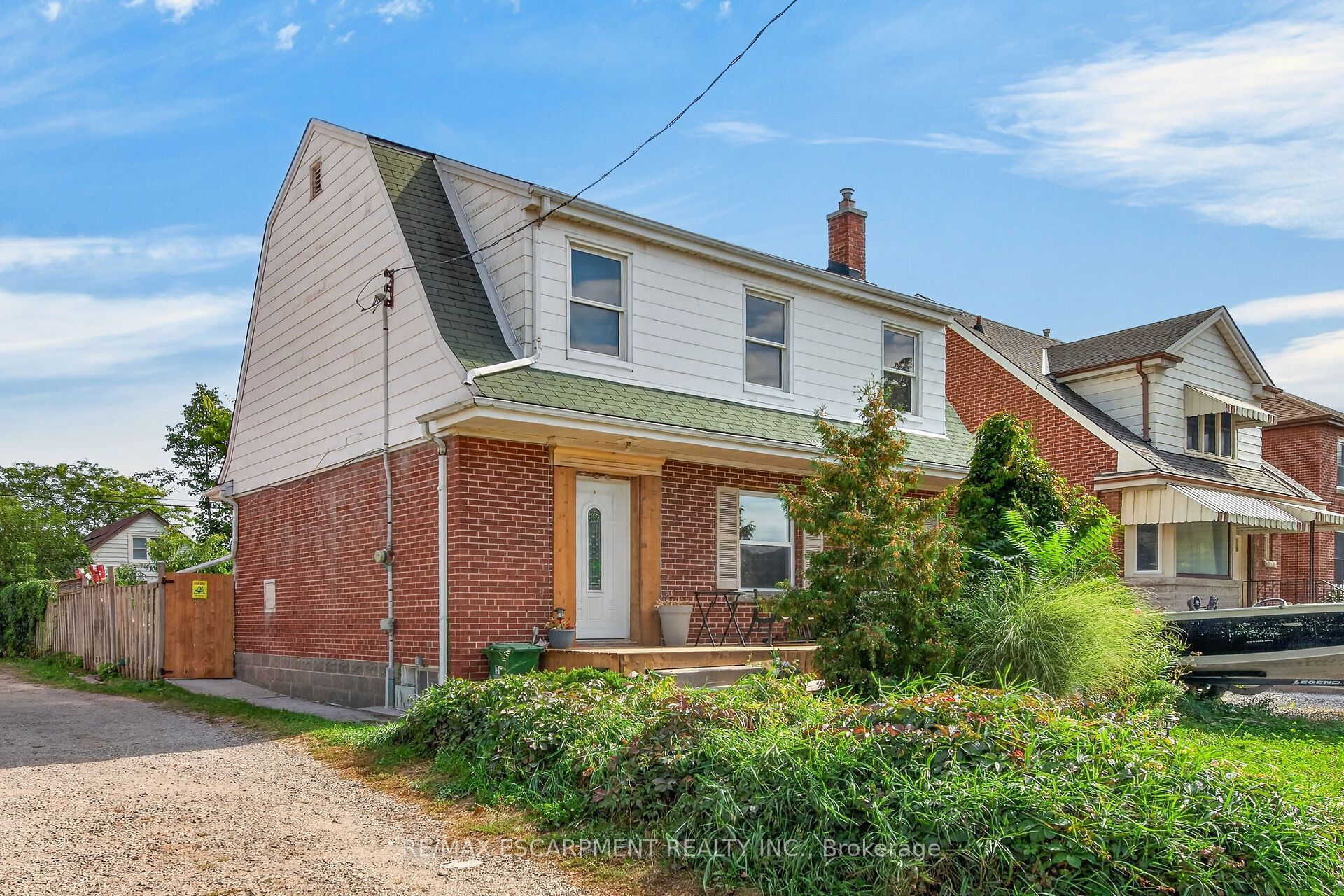 111 Kenilworth Avenue S Property Photo 1