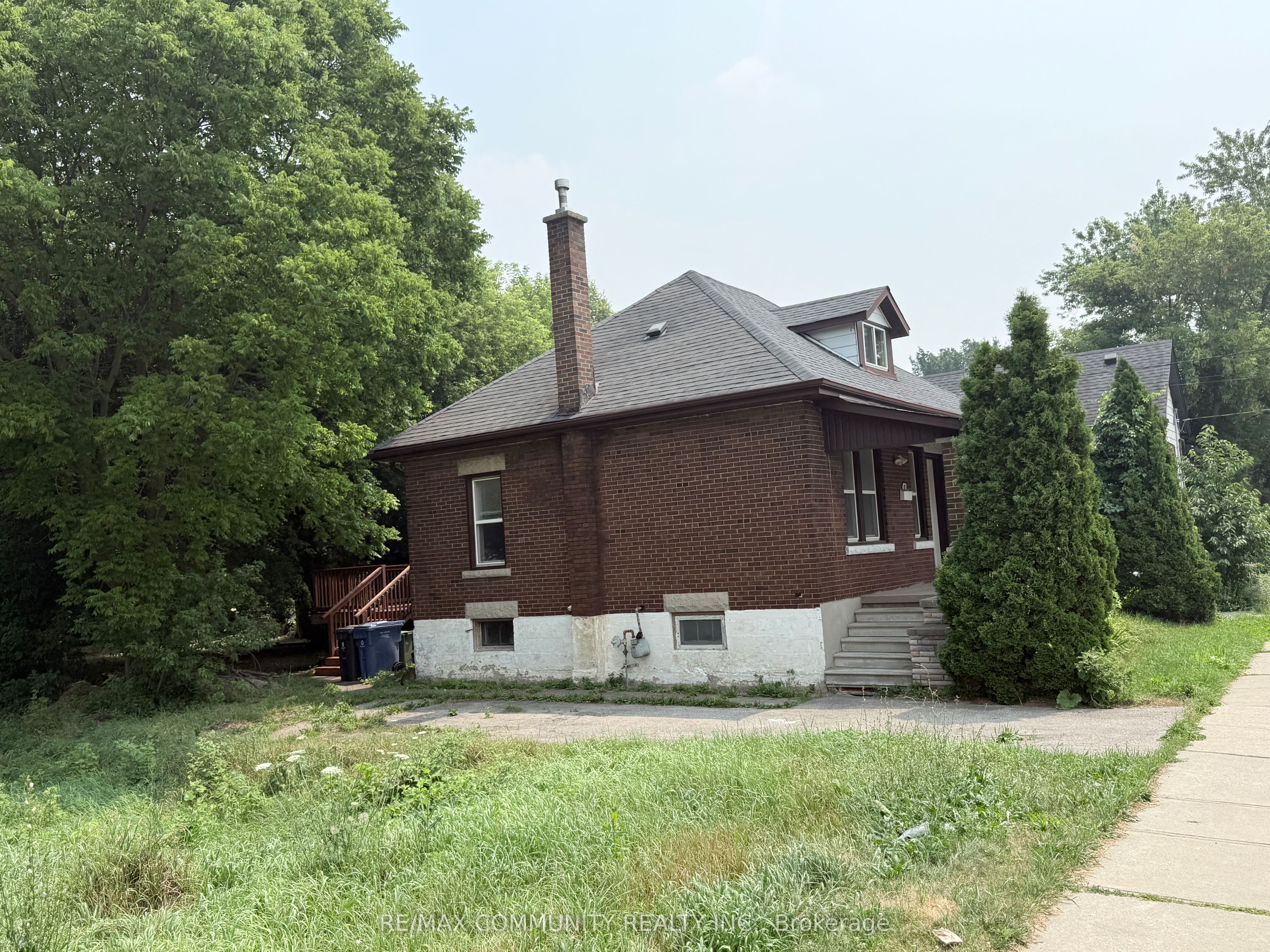 70 Huron Street Property Photo 3