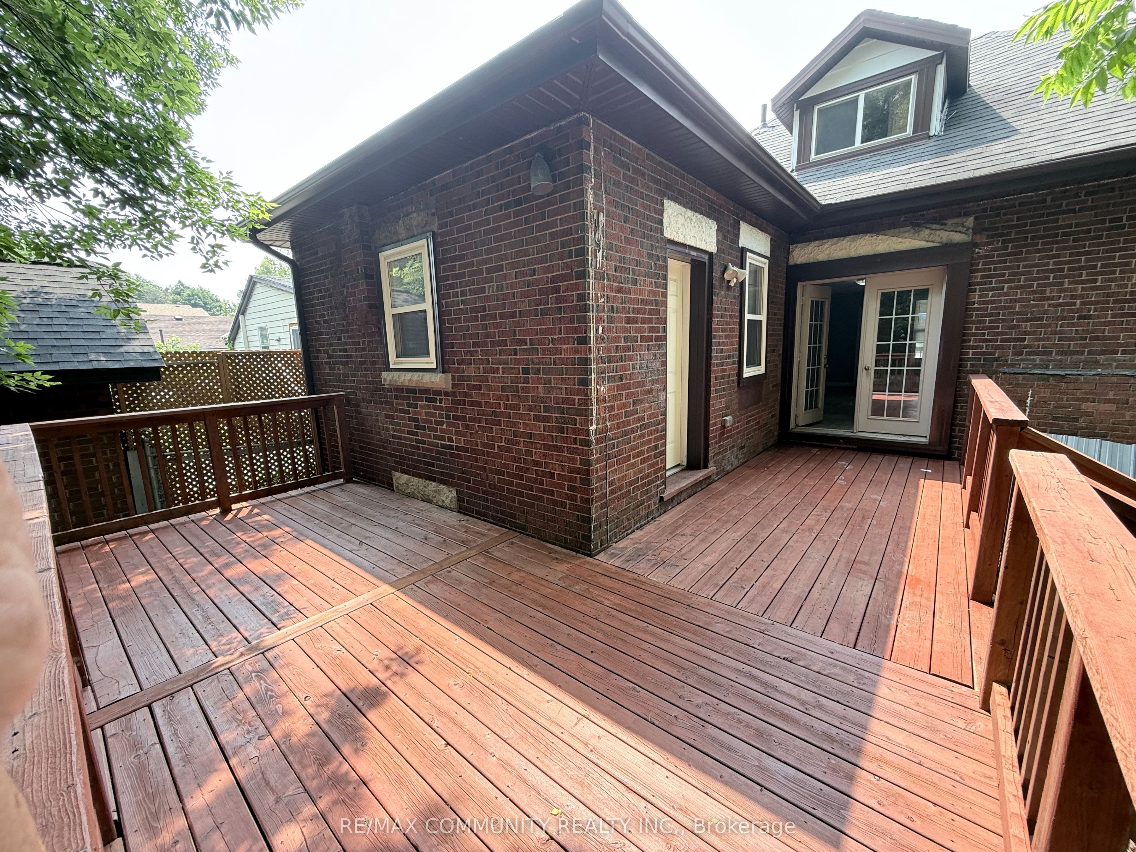 70 Huron Street Property Photo 4