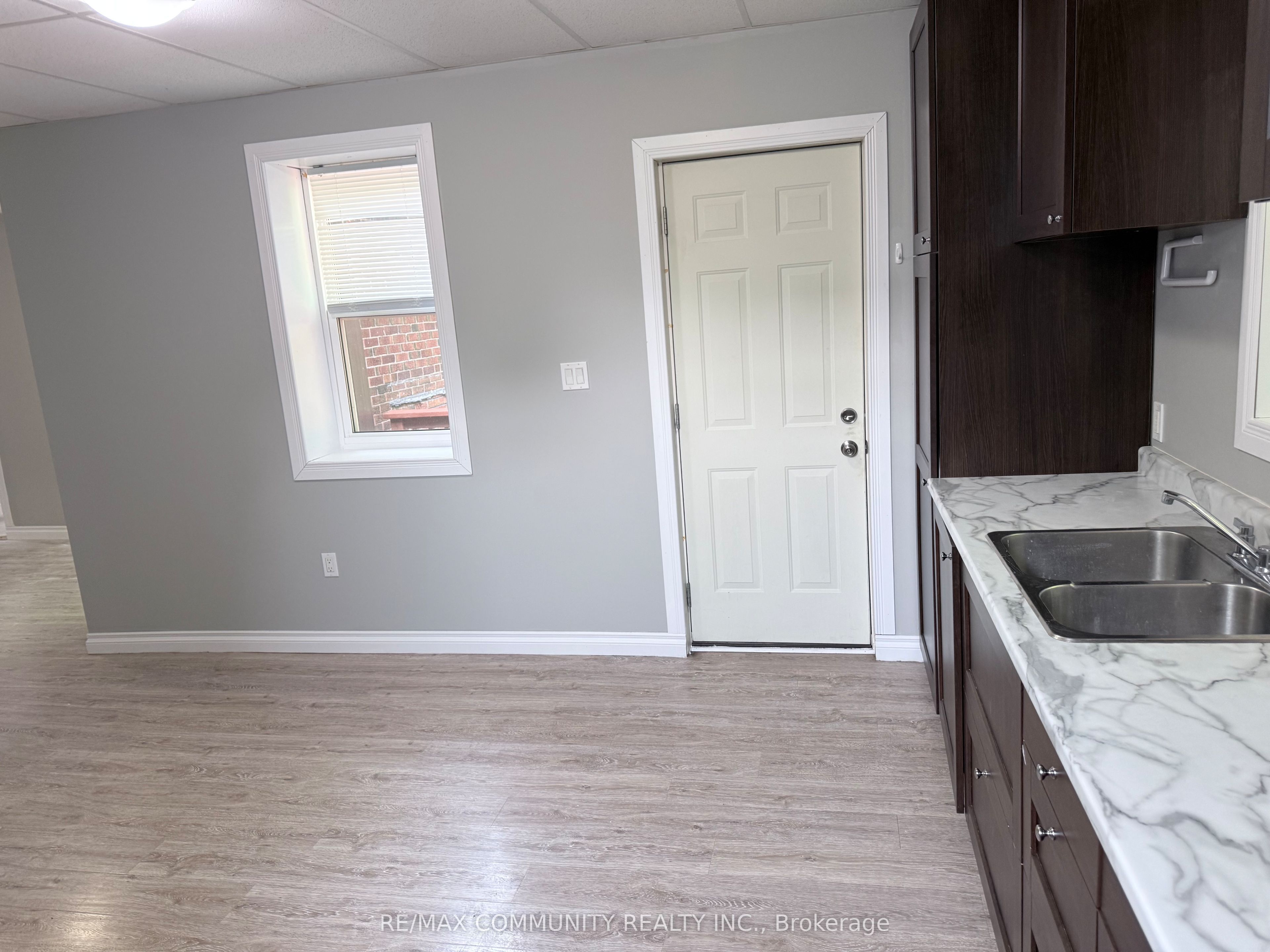 70 Huron Street Property Photo 7