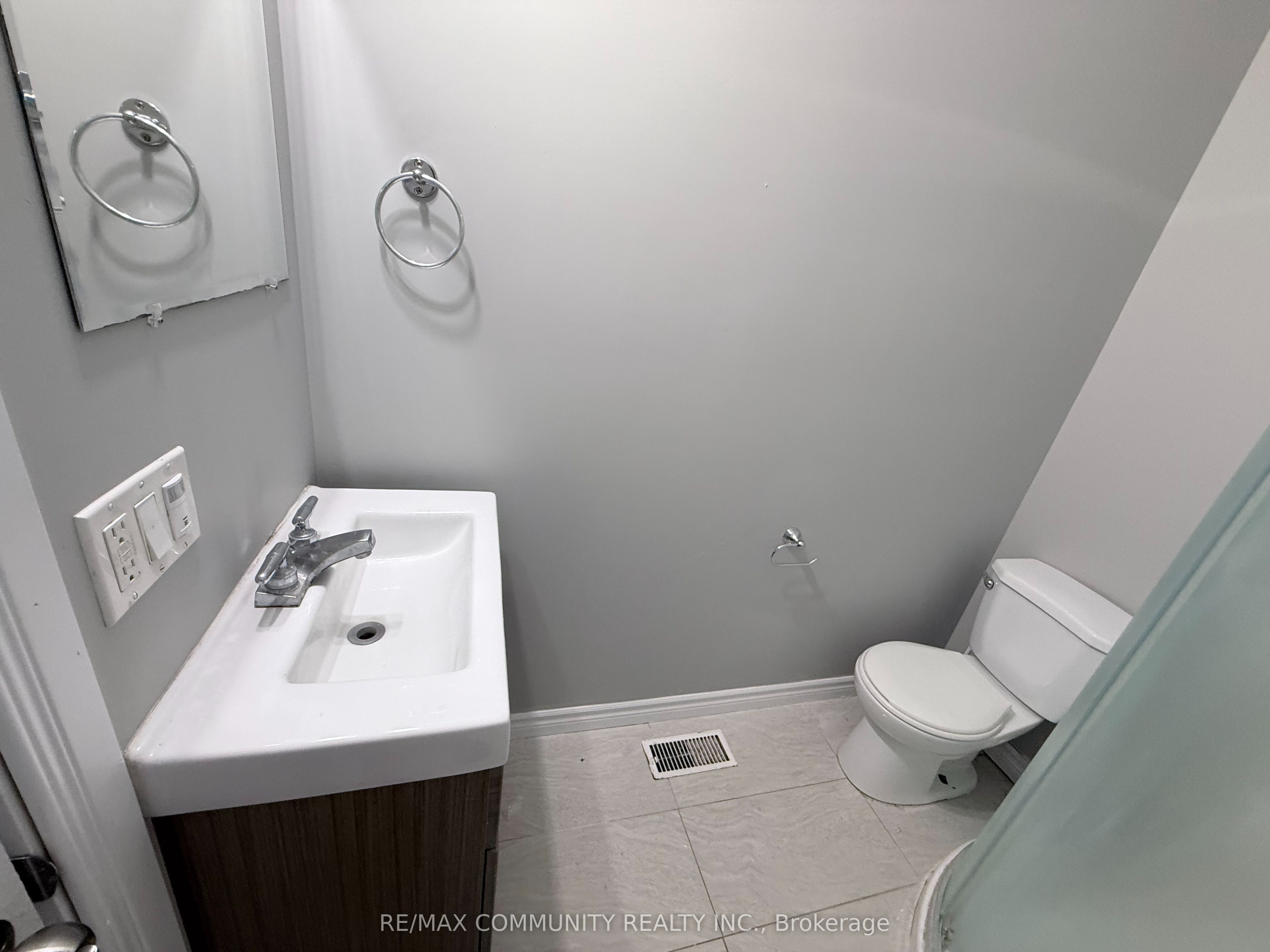 70 Huron Street Property Photo 12