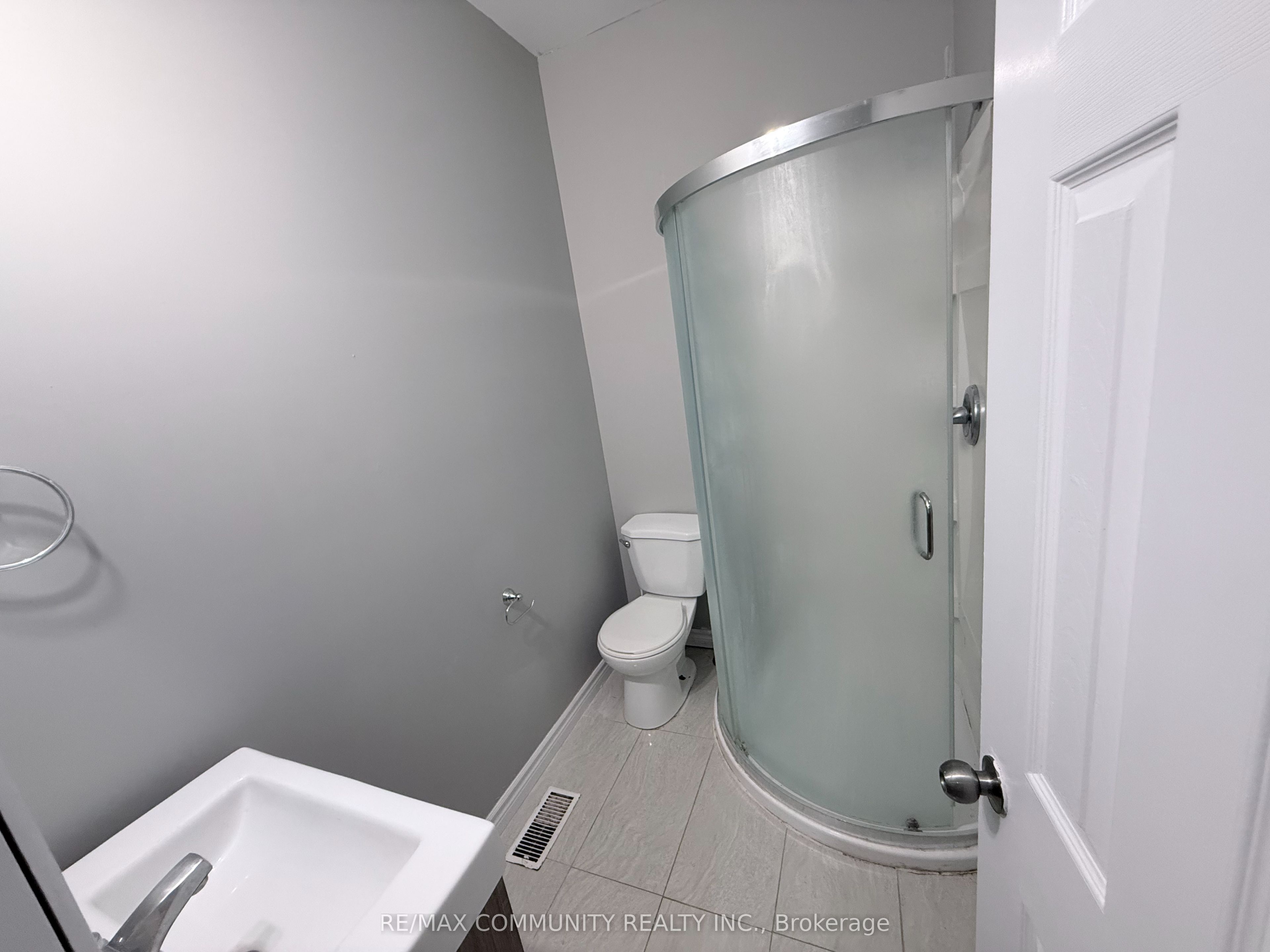 70 Huron Street Property Photo 13
