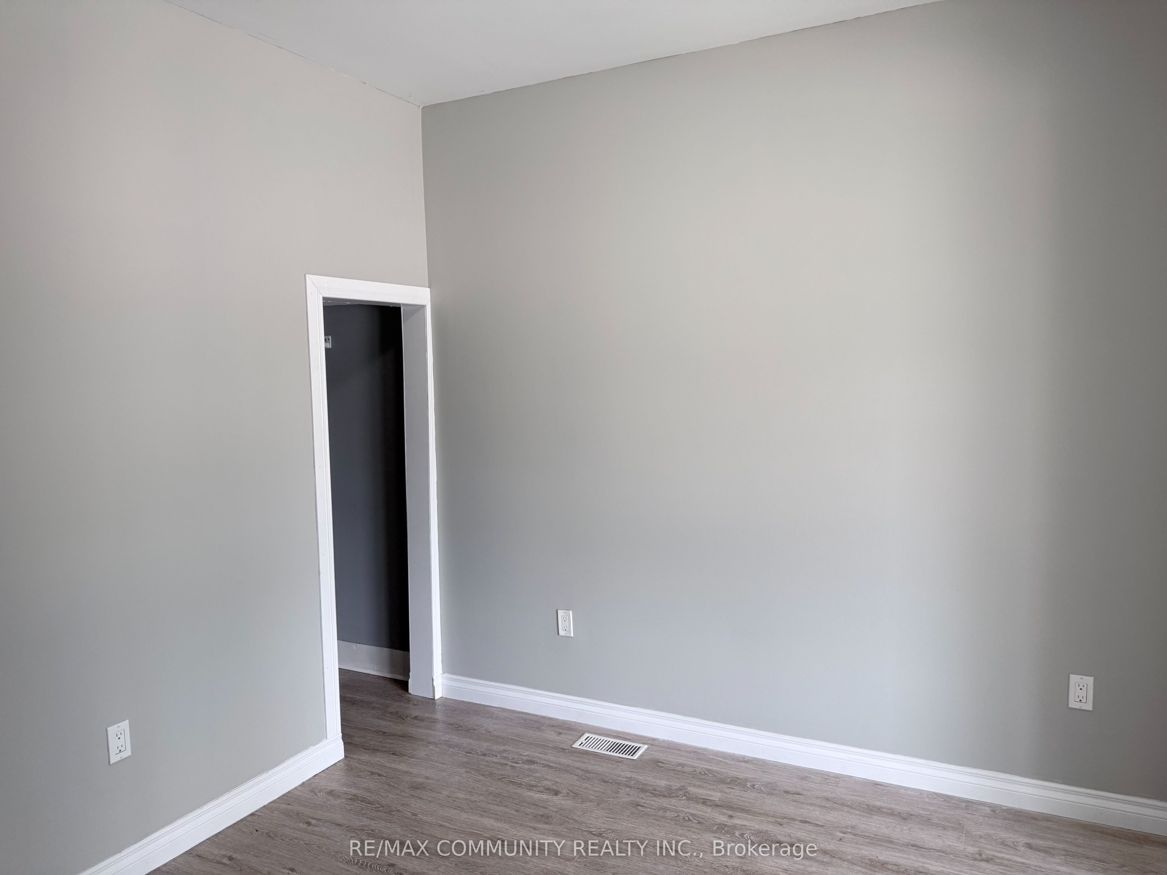 70 Huron Street Property Photo 20