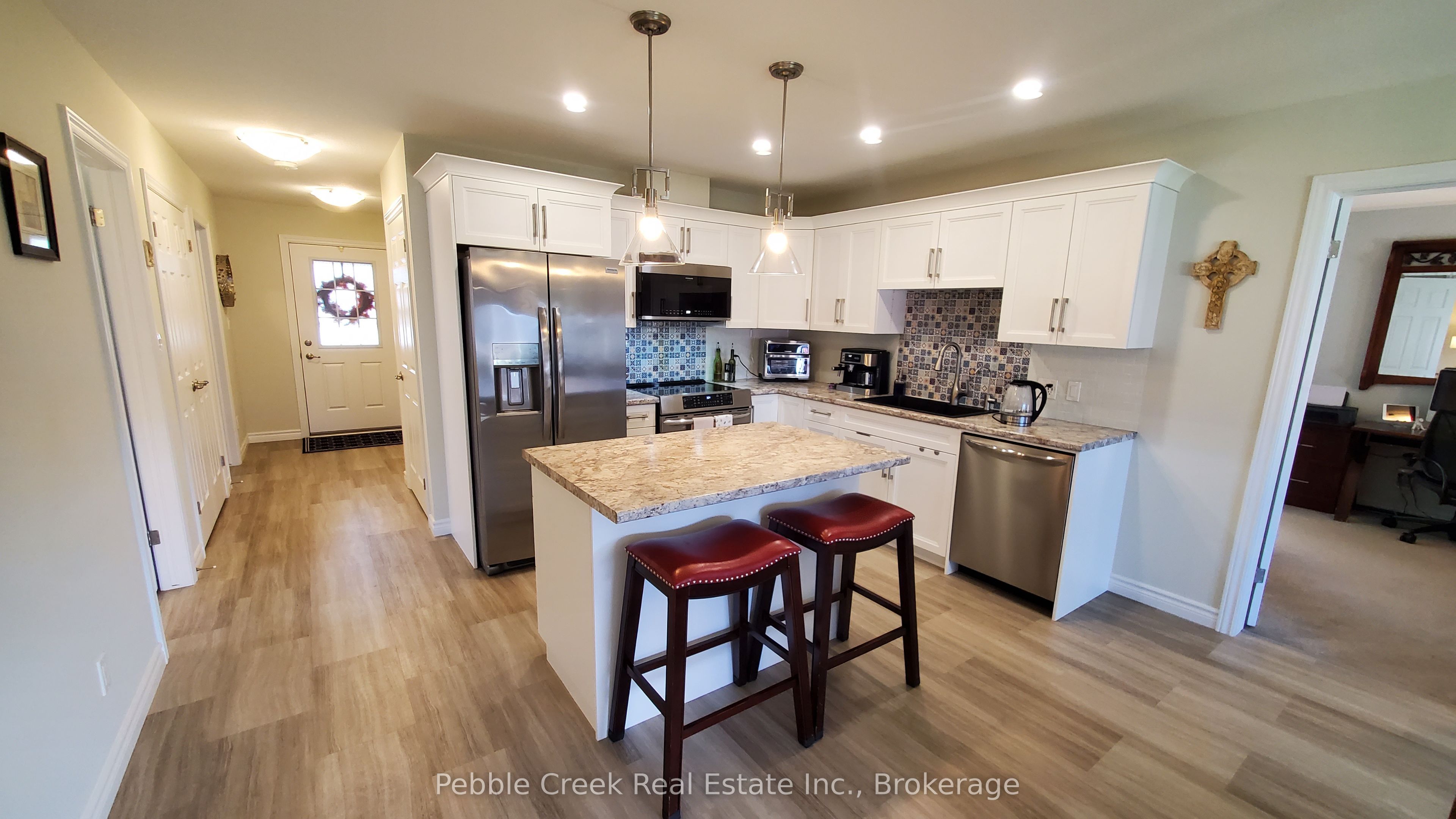 83 Huron Heights Drive Property Photo 3