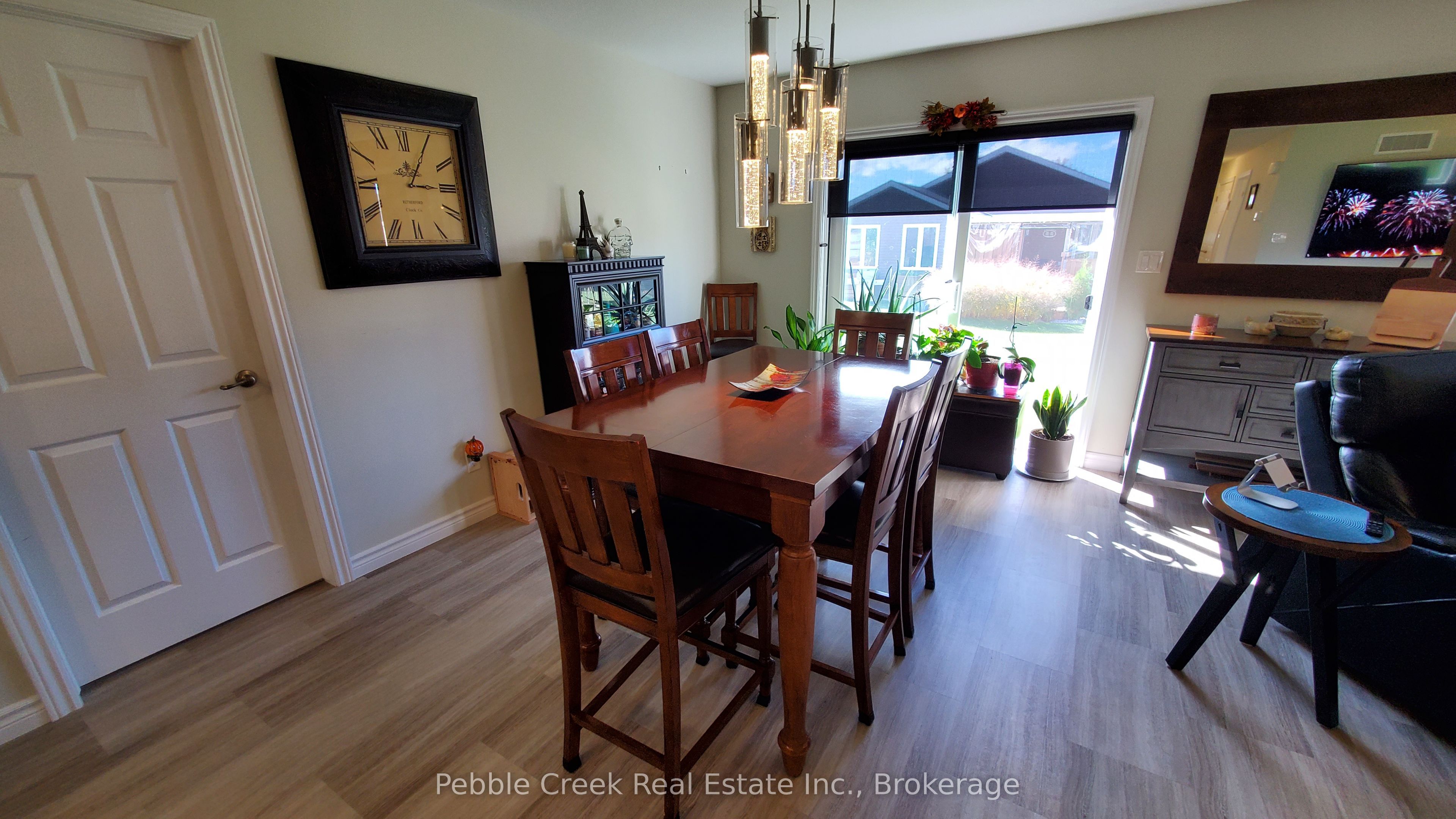 83 Huron Heights Drive Property Photo 4