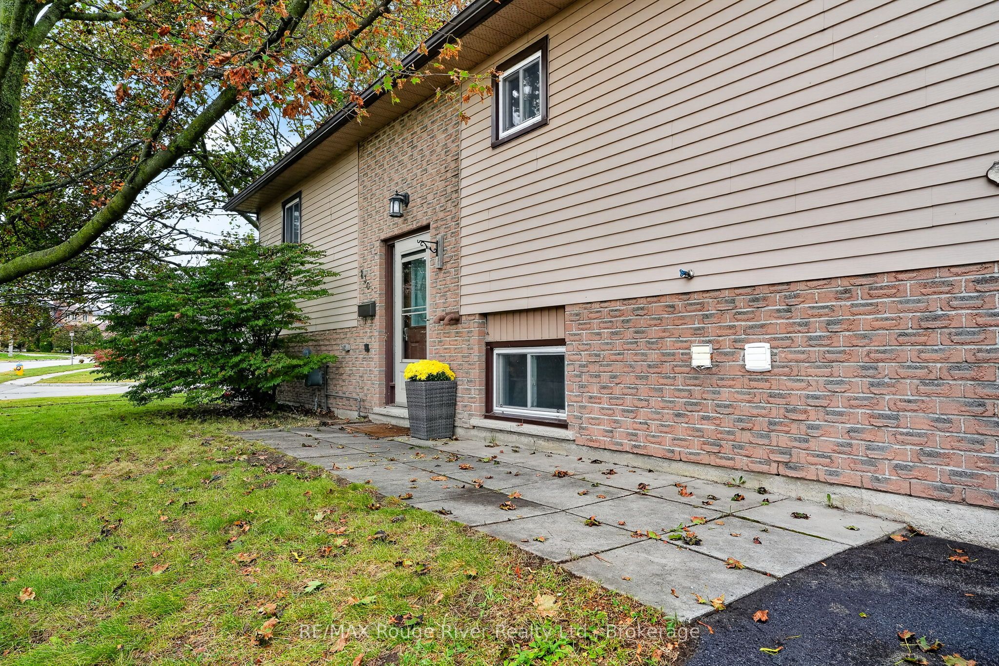 830 Ewing Court Property Photo 5
