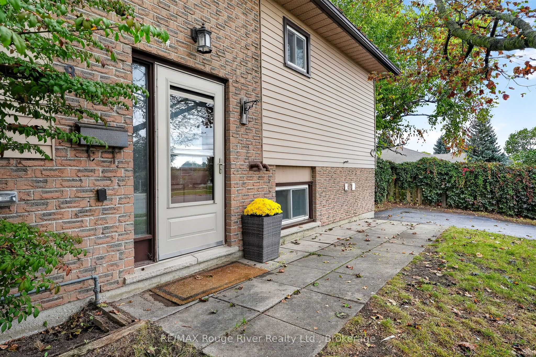 830 Ewing Court Property Photo 6