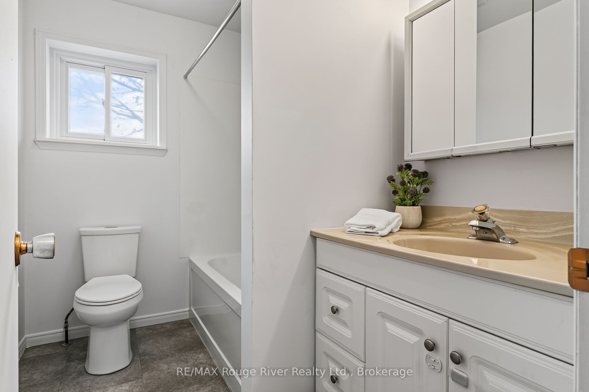 830 Ewing Court Property Photo 22