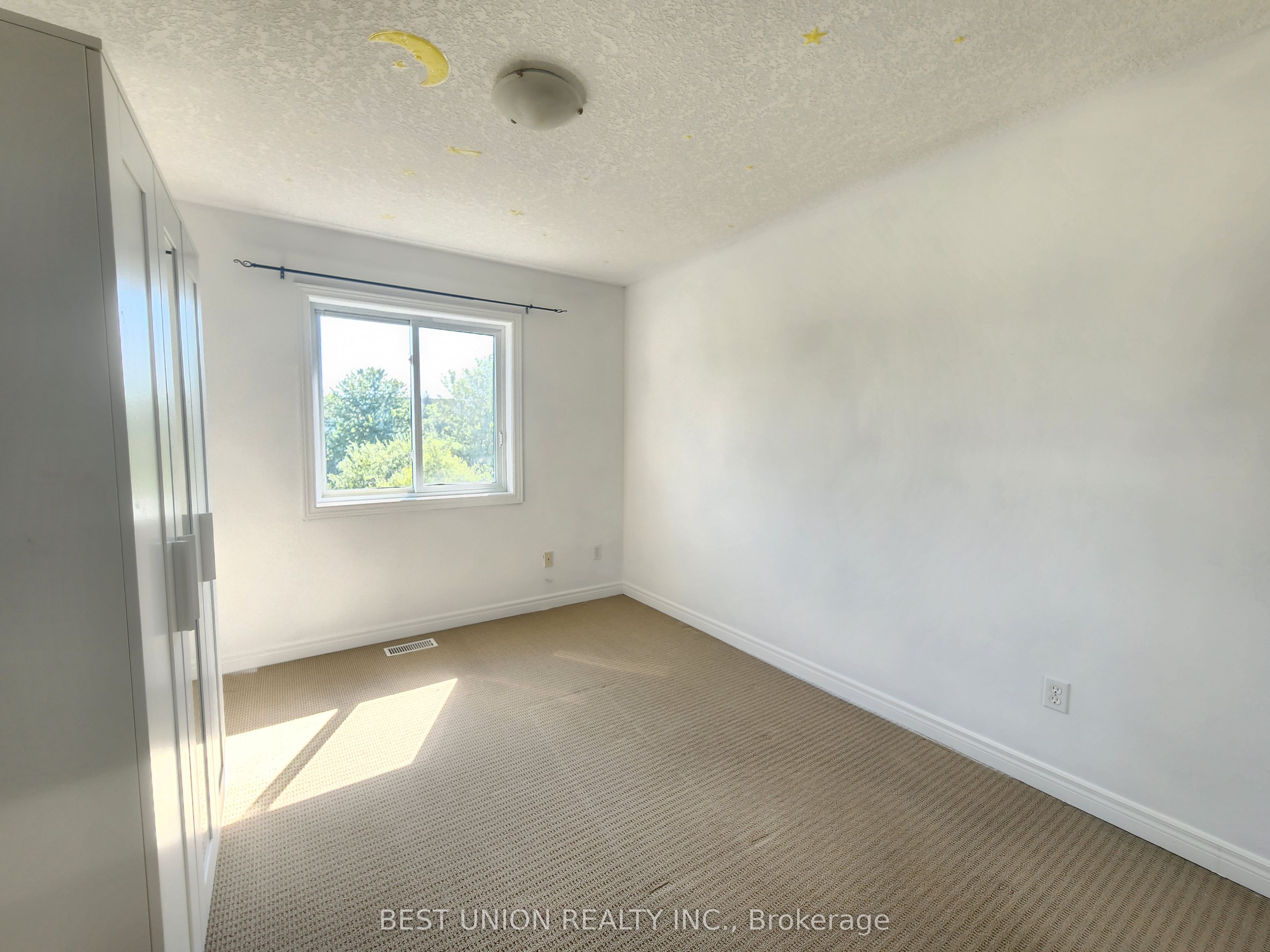 468 Doon Drive S 27 Property Photo 3