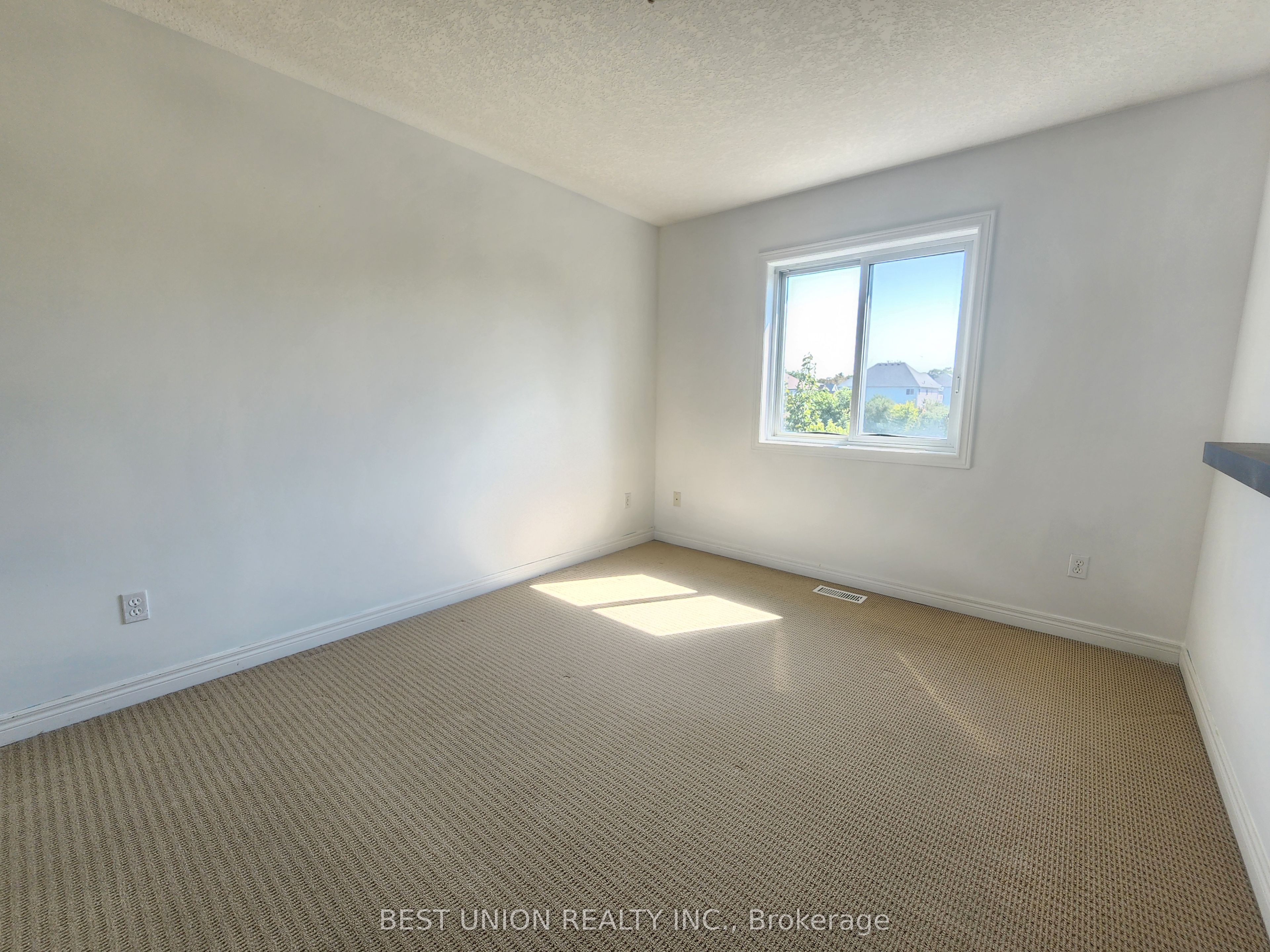 468 Doon Drive S 27 Property Photo 5