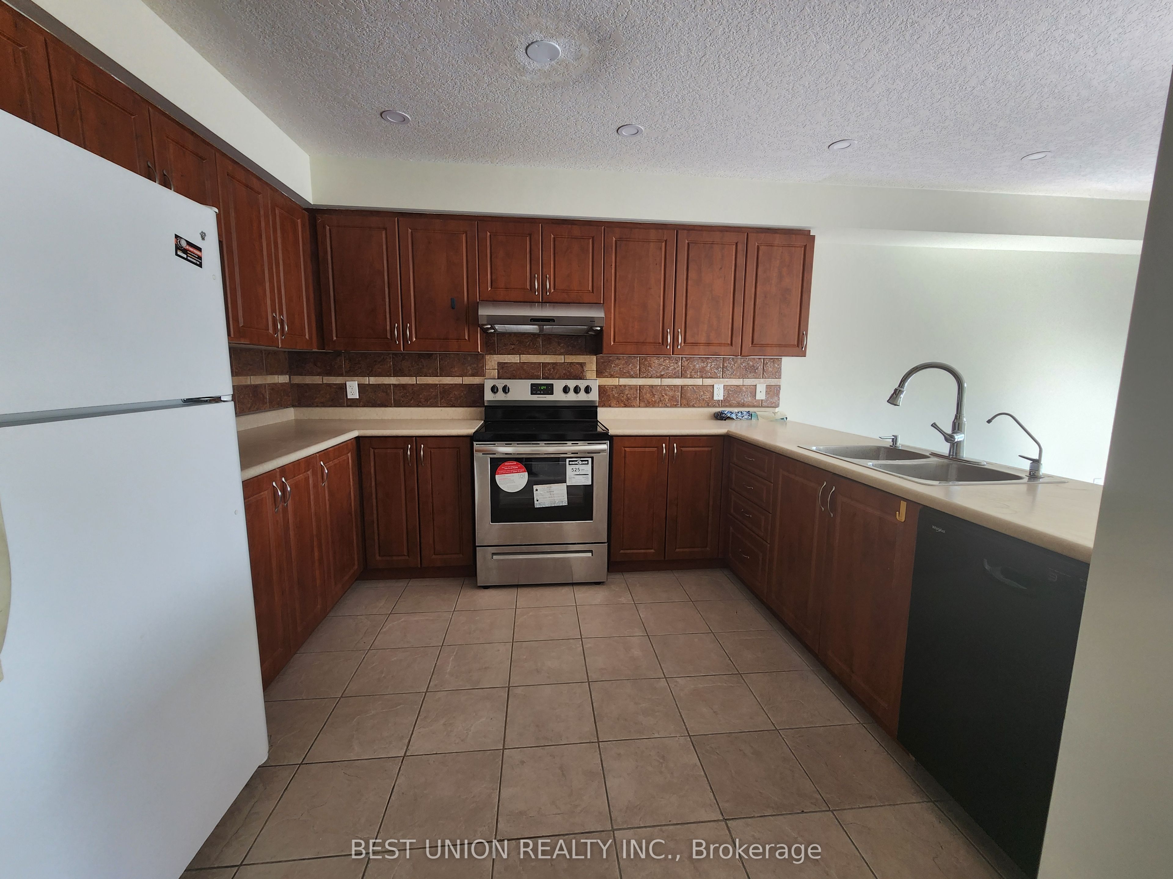 468 Doon Drive S 27 Property Photo 7