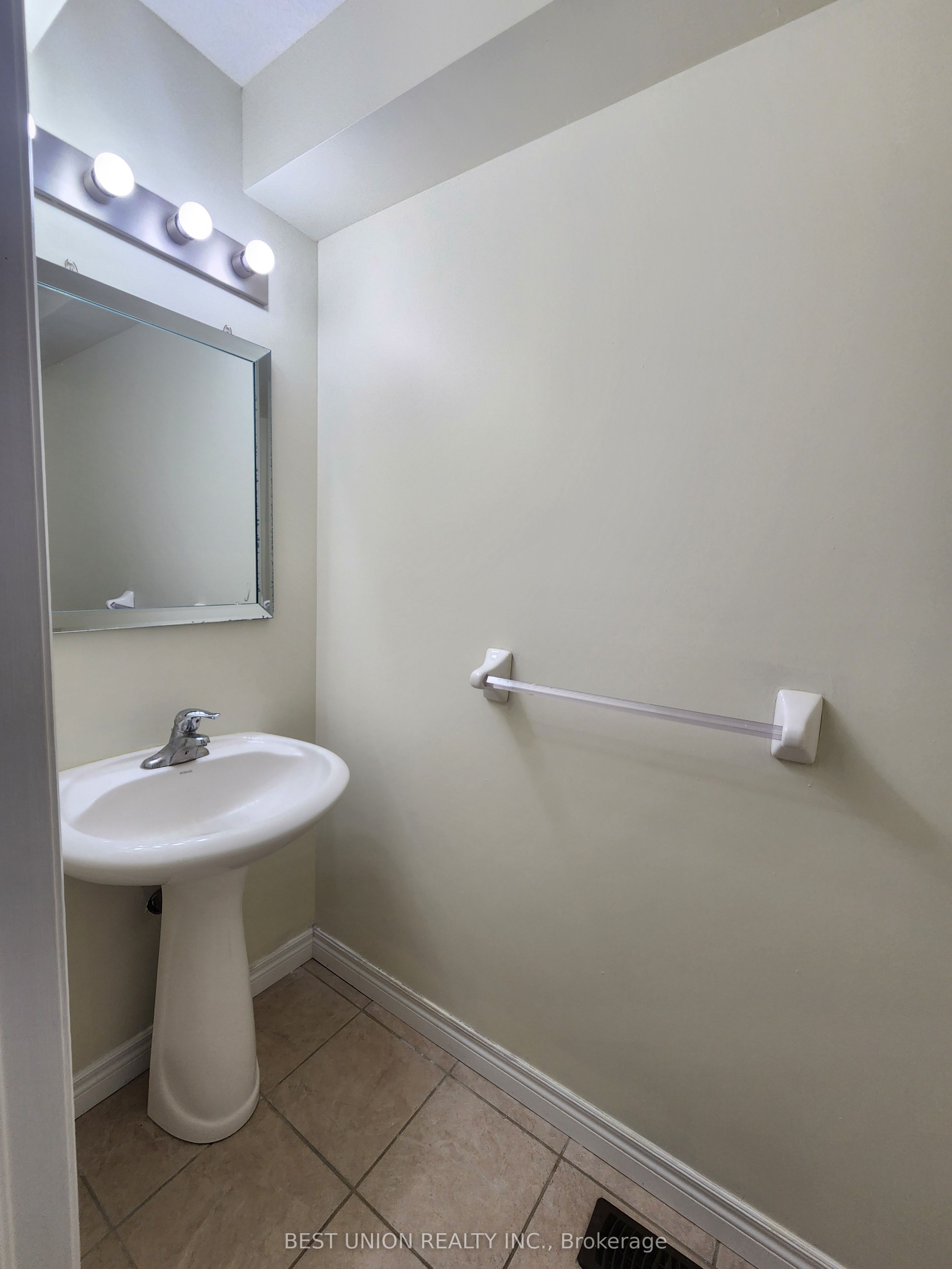 468 Doon Drive S 27 Property Photo 10