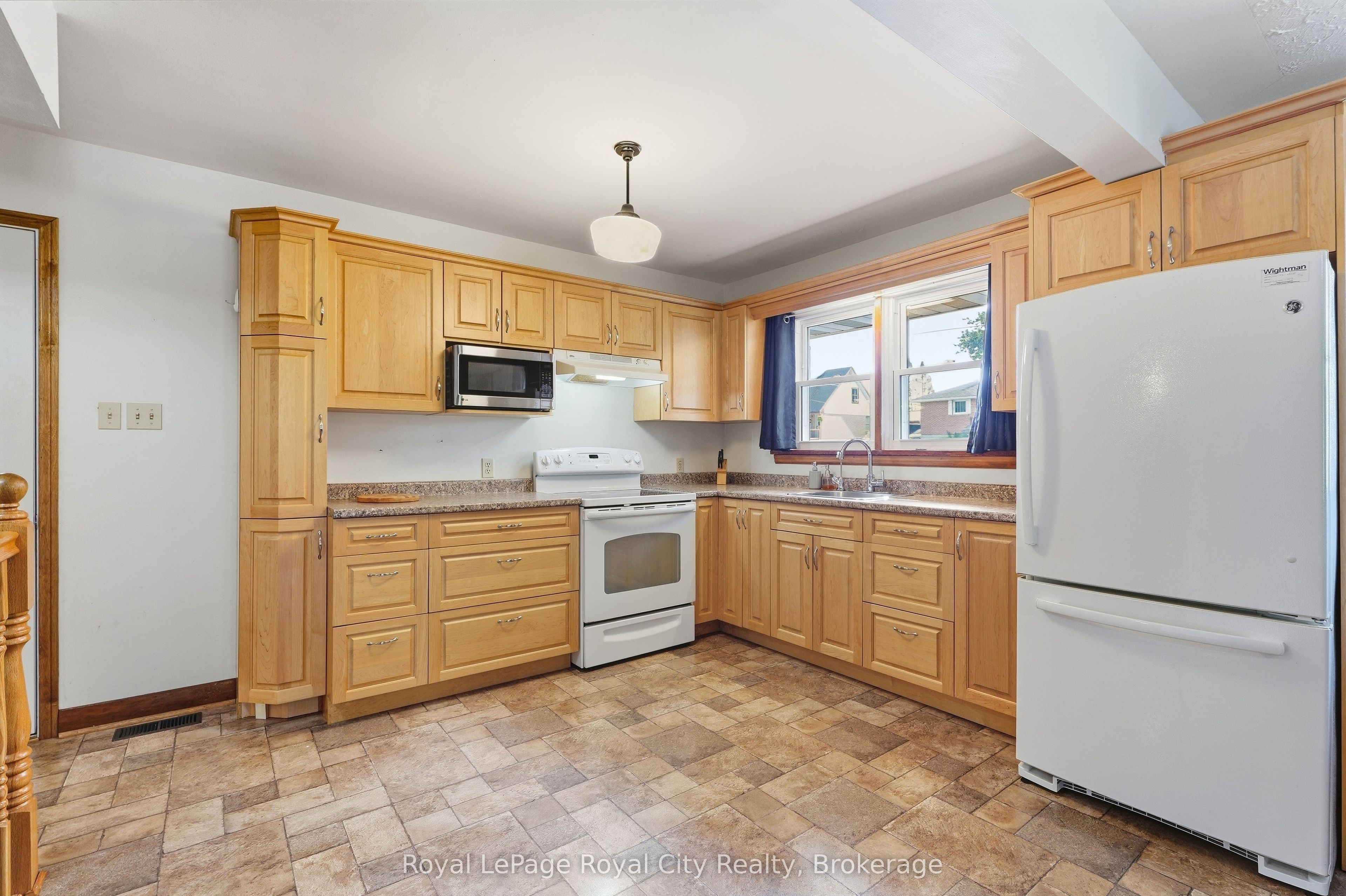 470 Dublin Street Property Photo 7
