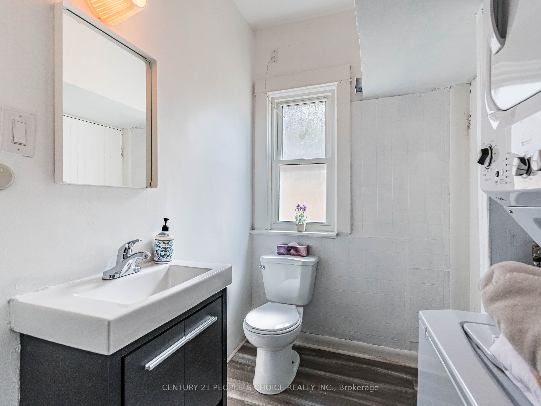 5001 Kitchener Street Property Photo 8
