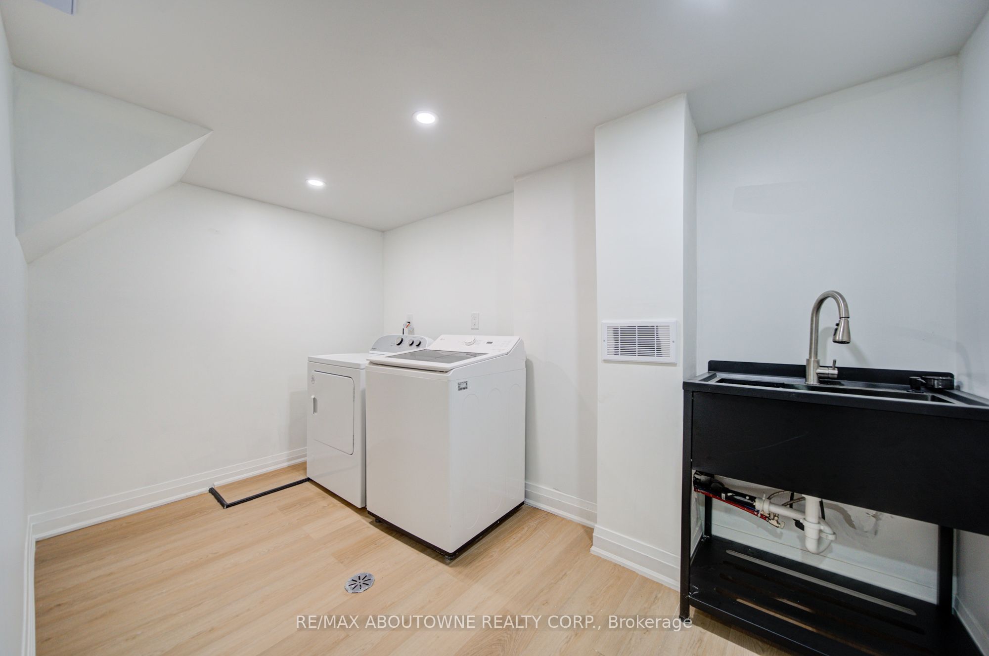 30 Dale Avenue Property Photo 34