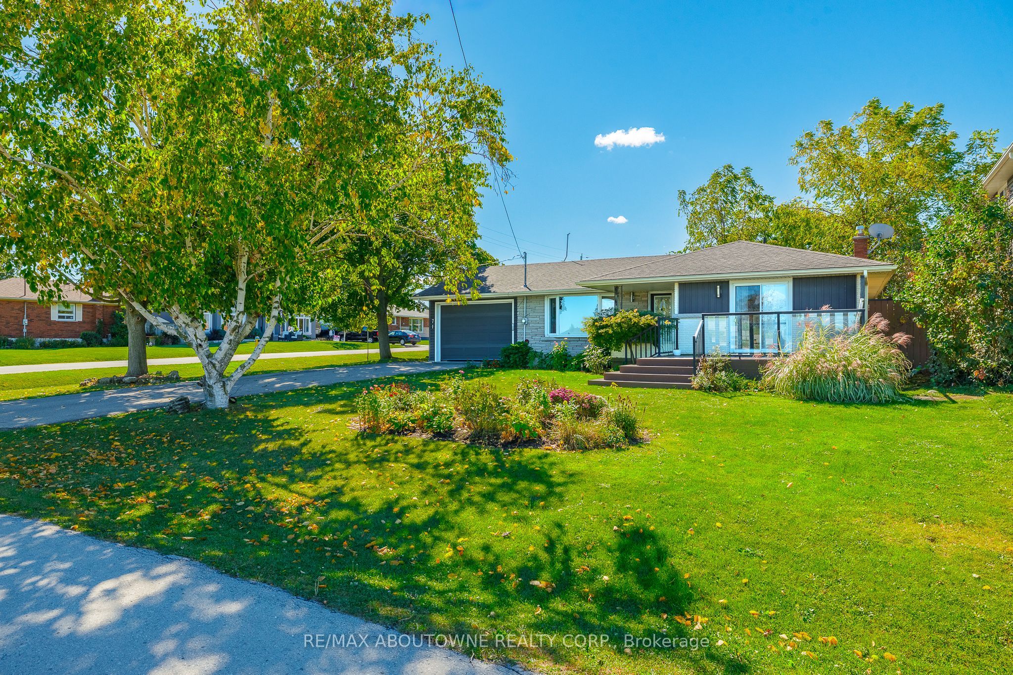 71 Lakeside Drive Upper Property Photo 4