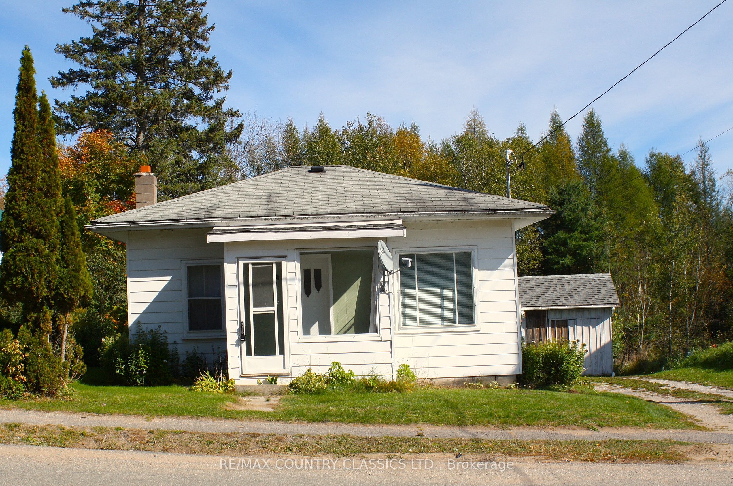79 Wollaston Lk Road Property Photo 3