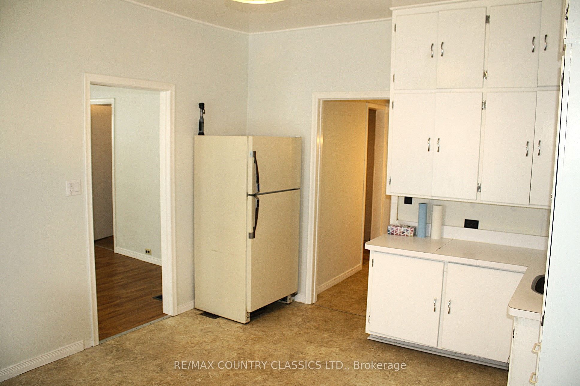 79 Wollaston Lk Road Property Photo 5