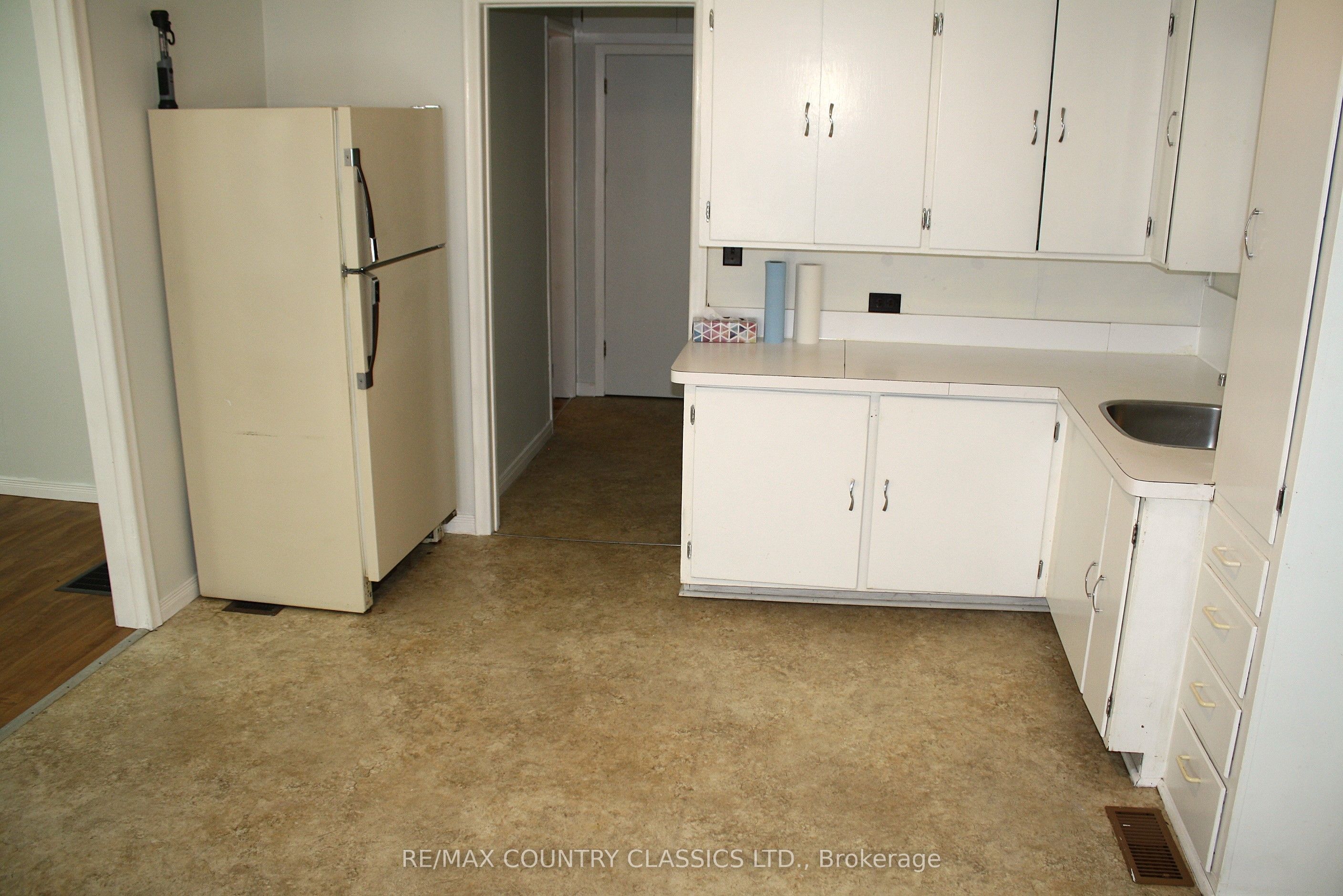 79 Wollaston Lk Road Property Photo 7