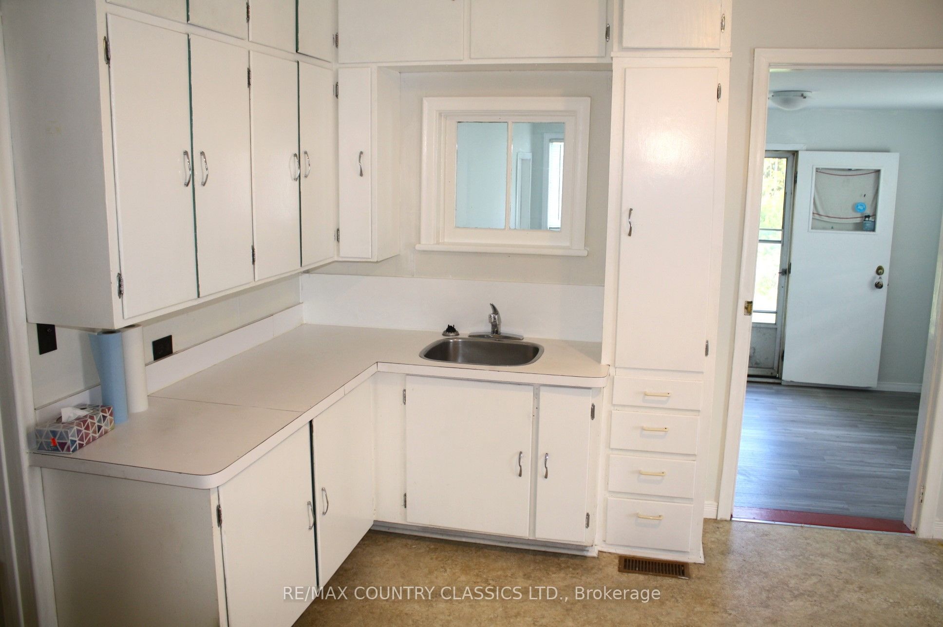 79 Wollaston Lk Road Property Photo 8