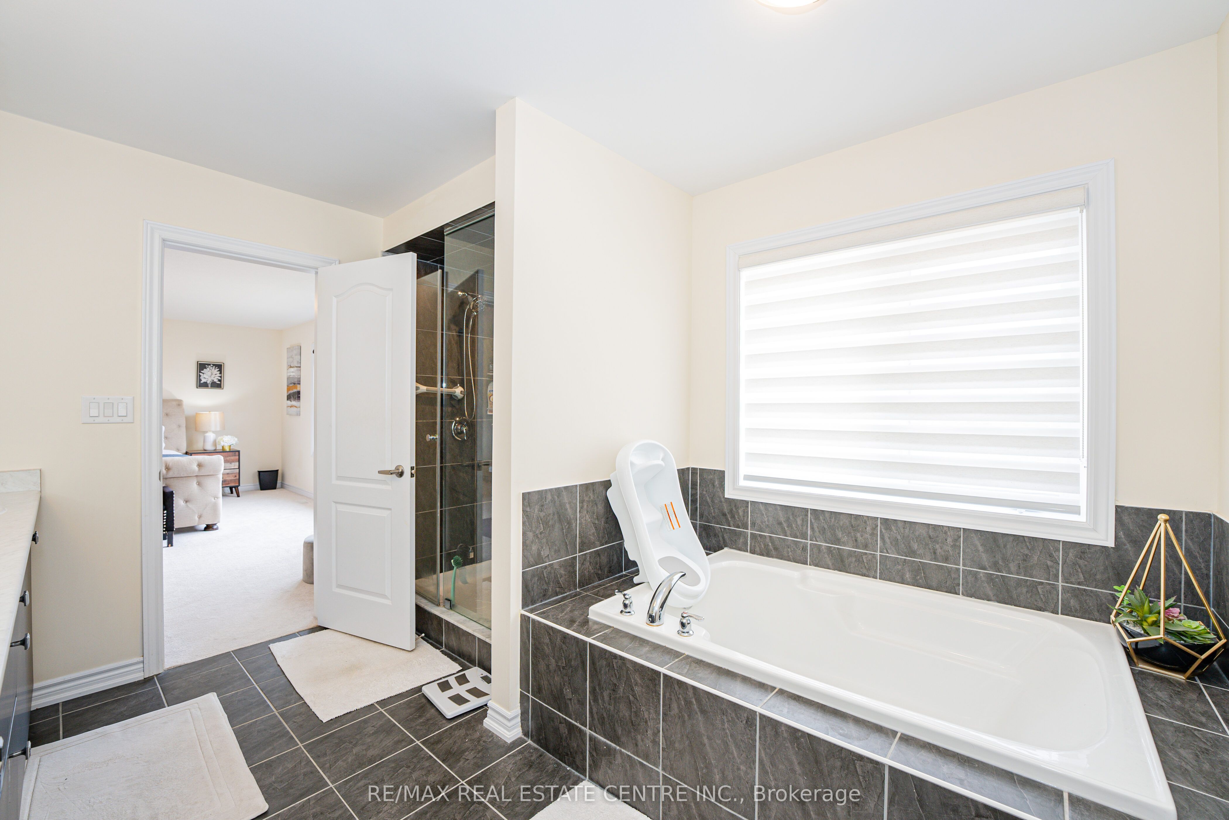 22 Oaktree Drive Property Photo 27