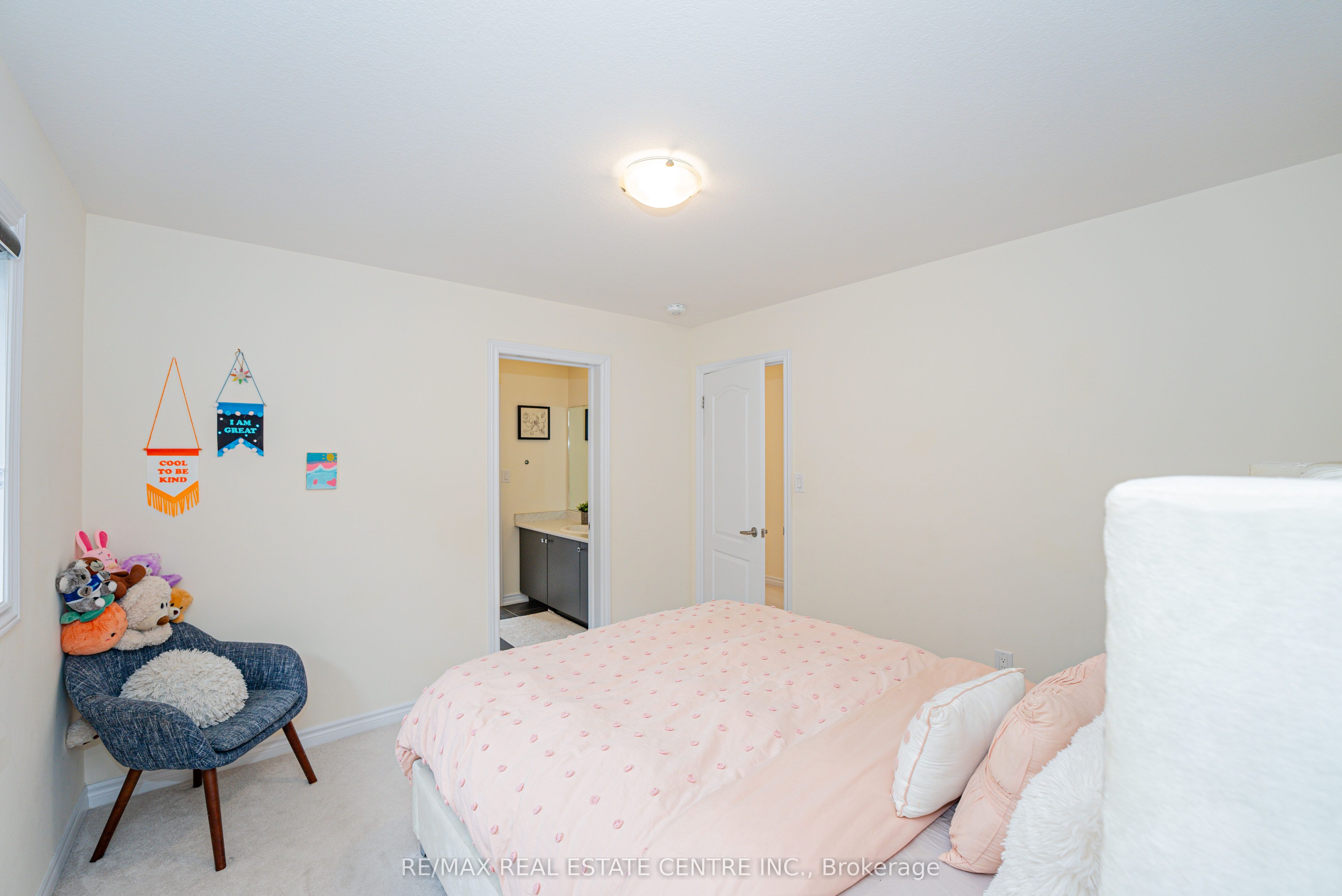 22 Oaktree Drive Property Photo 33
