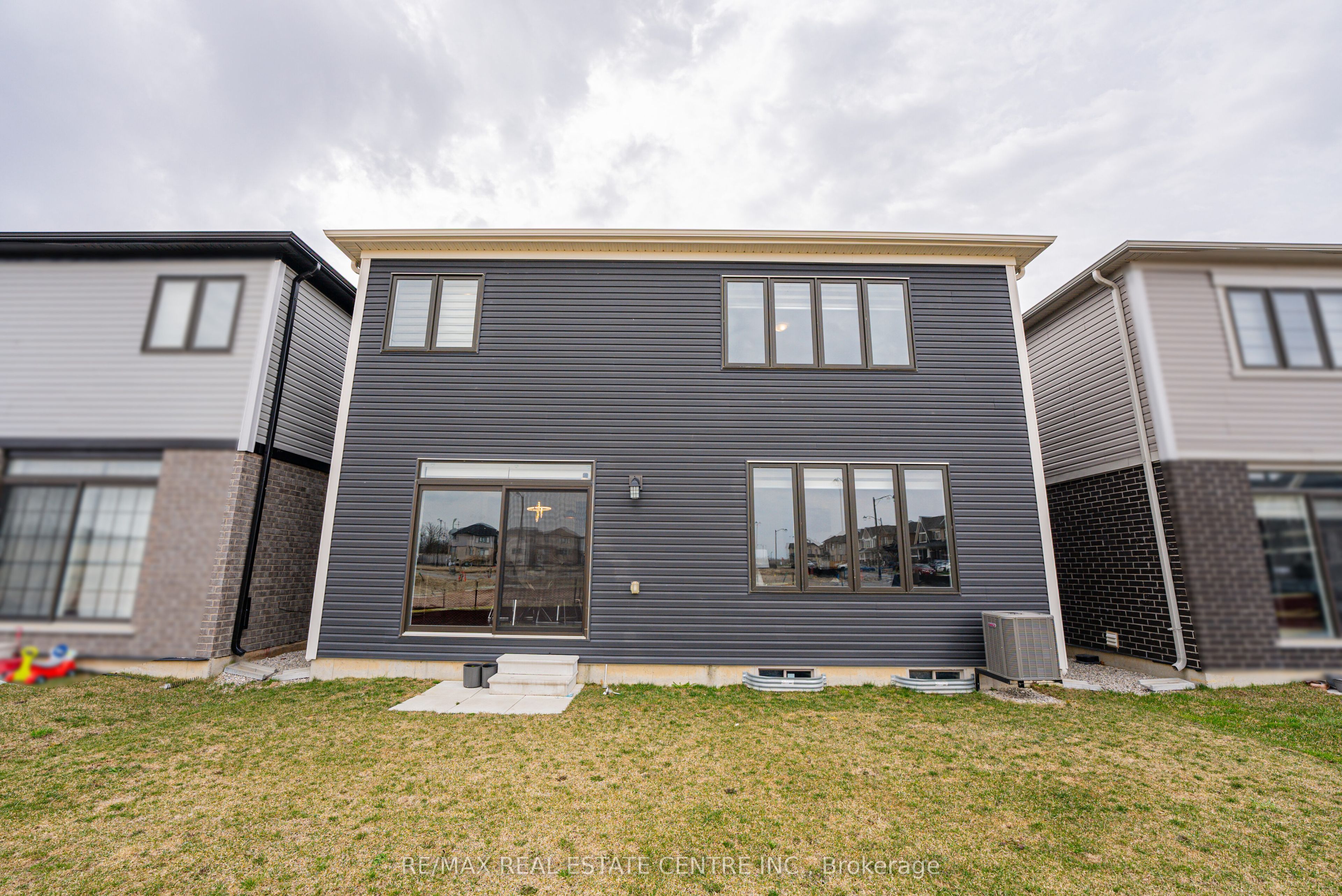 22 Oaktree Drive Property Photo 47