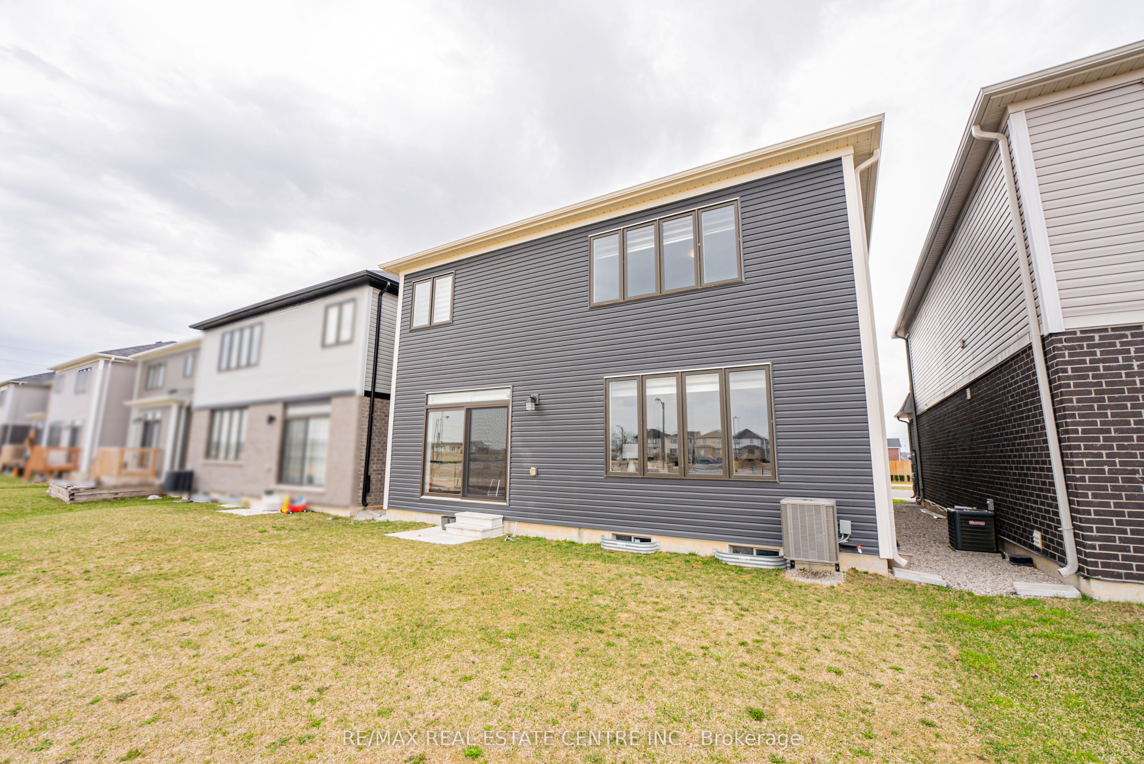 22 Oaktree Drive Property Photo 48