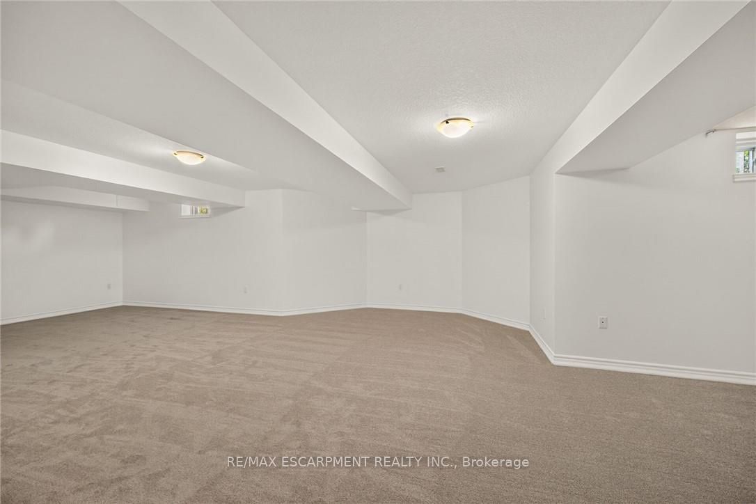 14 Ecker Lane Property Photo 25