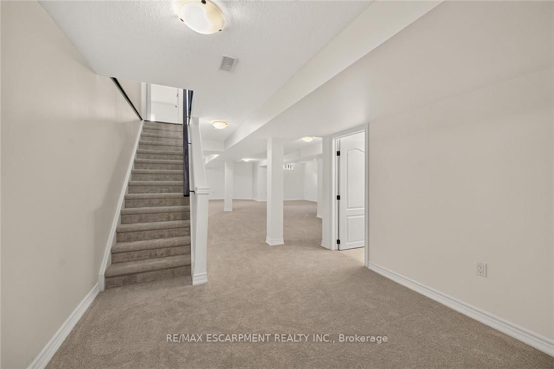 14 Ecker Lane Property Photo 29